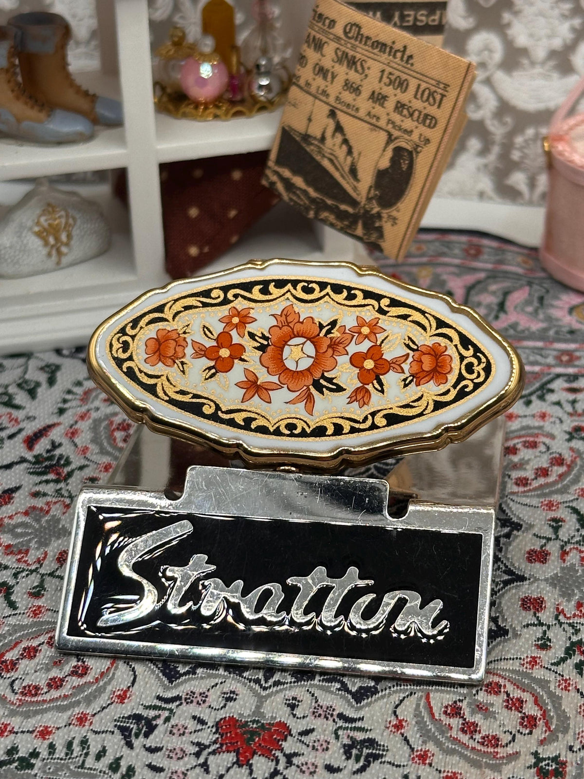 Stratton Lip-View Lipstick Compact – Vintage 1950s Enamel Floral Design – Gold Tone Mirror Lid – 6cm