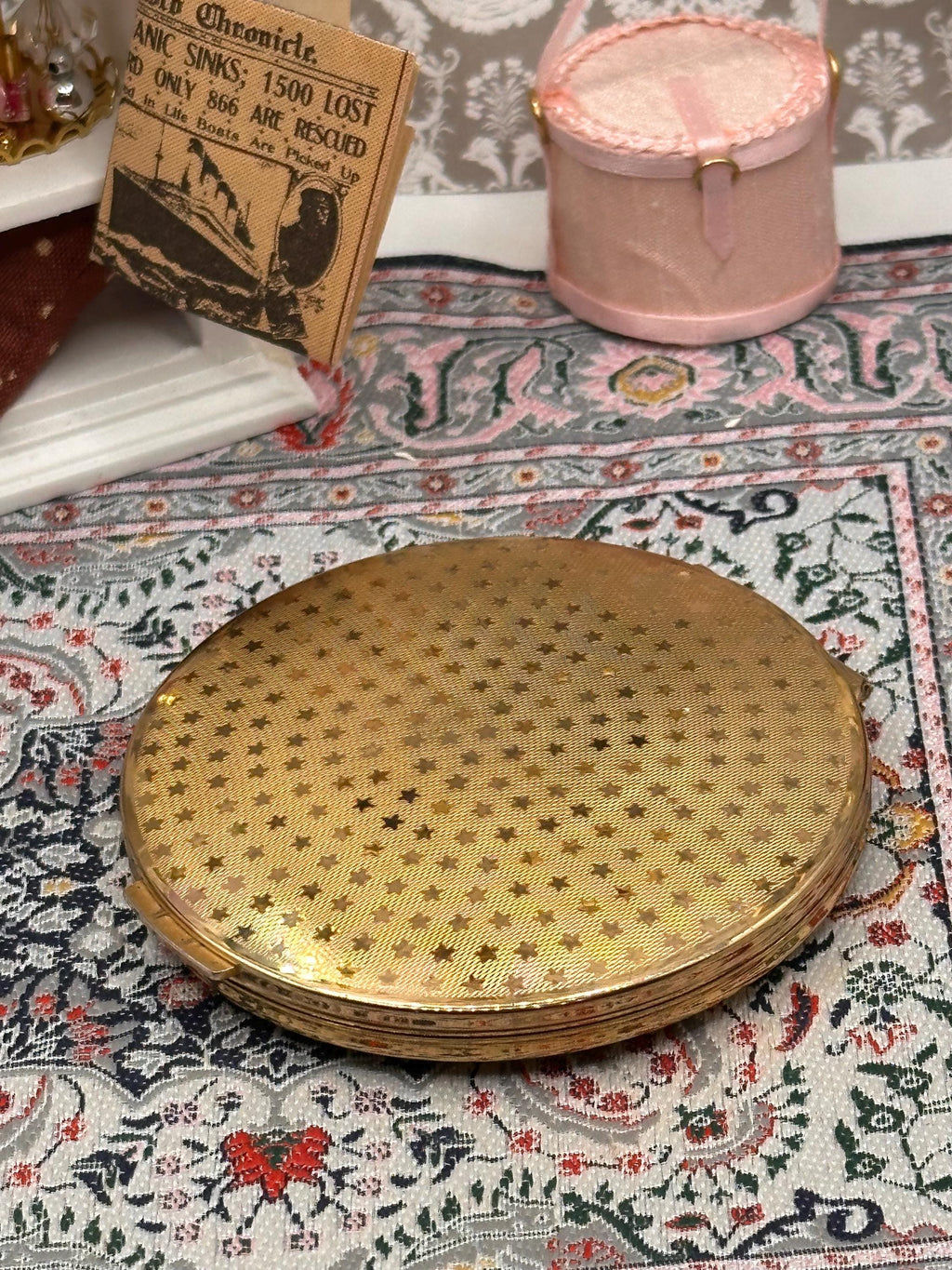 Vintage Stratton Slimline Powder Compact, Gold Diagonal Engine Turn, Star Base