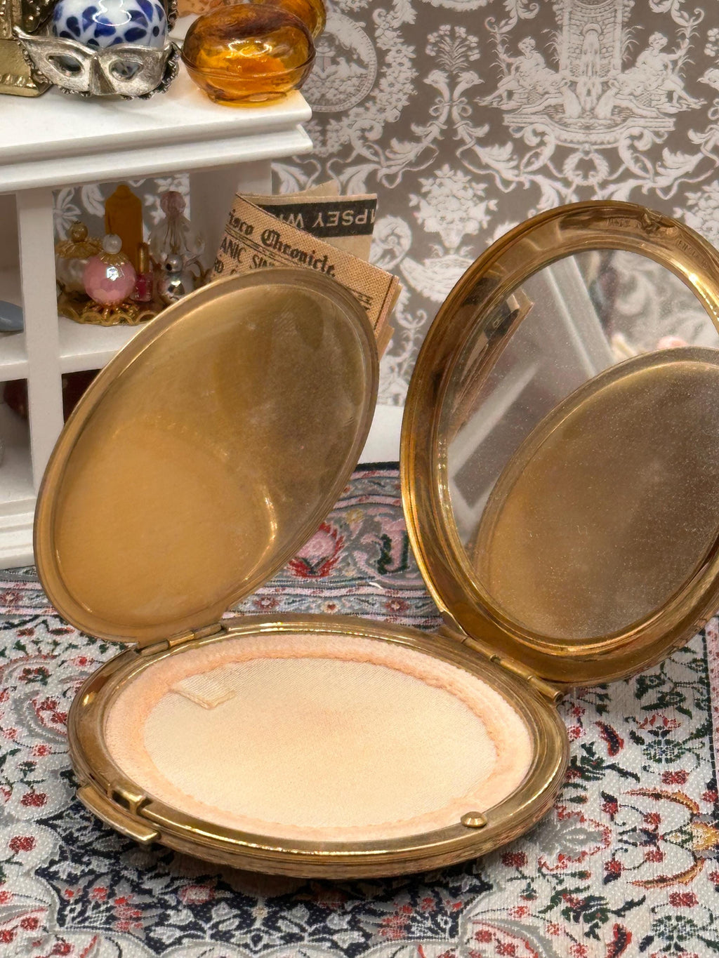 Vintage Stratton Slimline Powder Compact, Gold Diagonal Engine Turn, Star Base