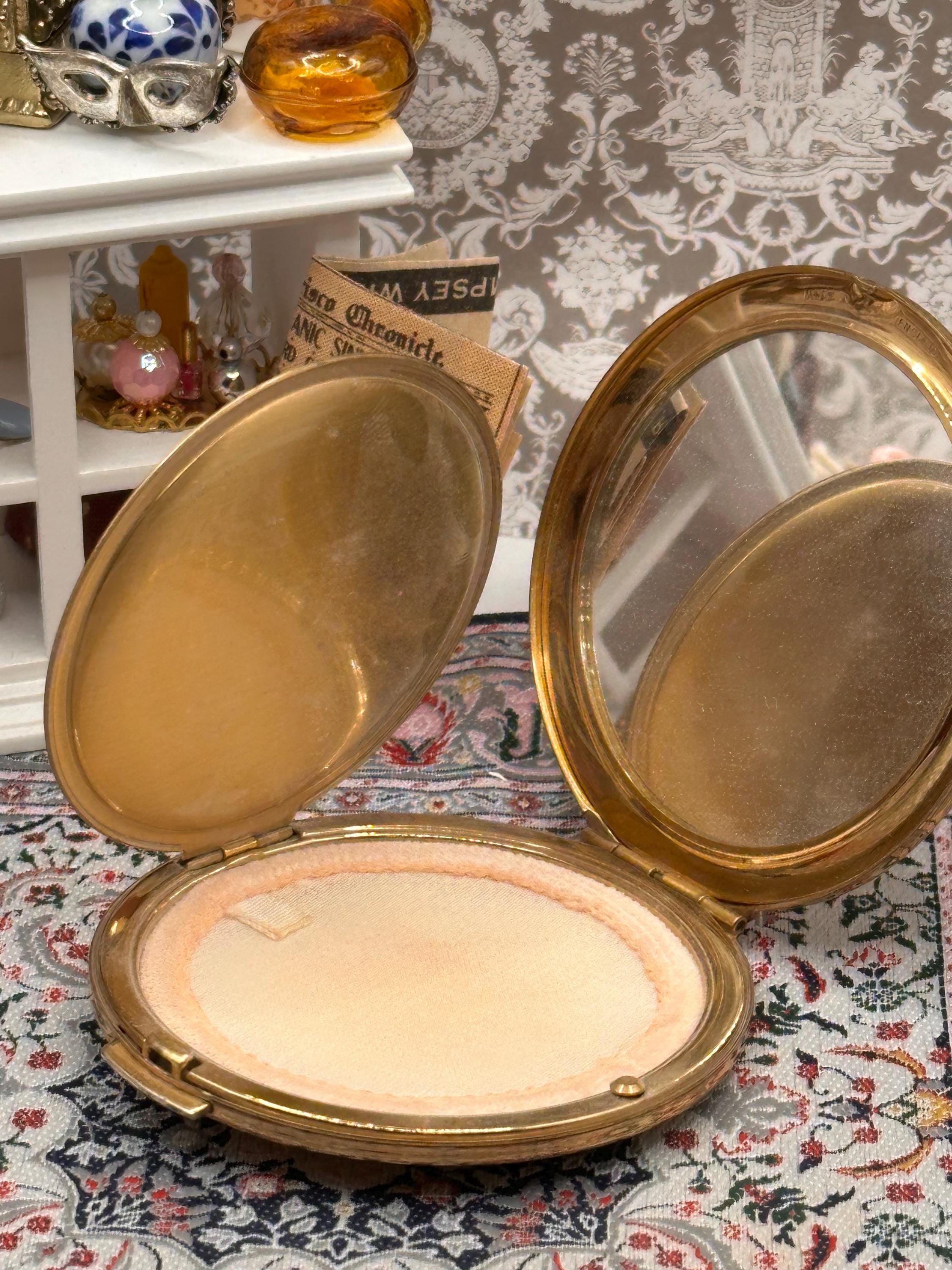 Vintage Stratton Slimline Powder Compact, Gold Diagonal Engine Turn, Star Base