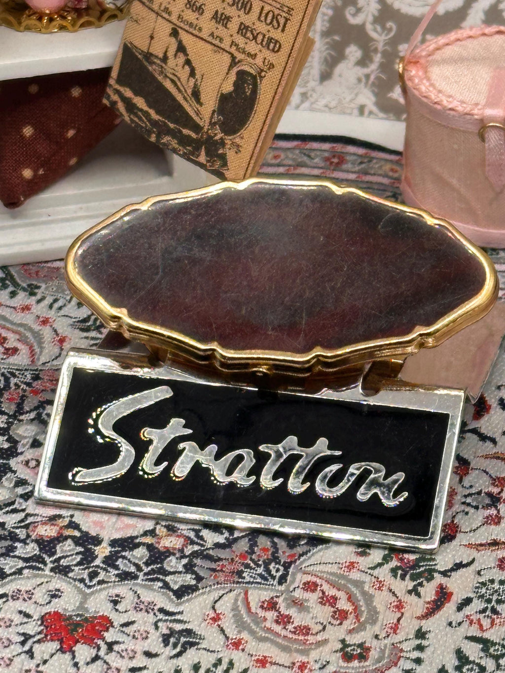Vintage Stratton Lipview Compact – Oxblood Red Marbled Enamel Mid Century Powder Compact
