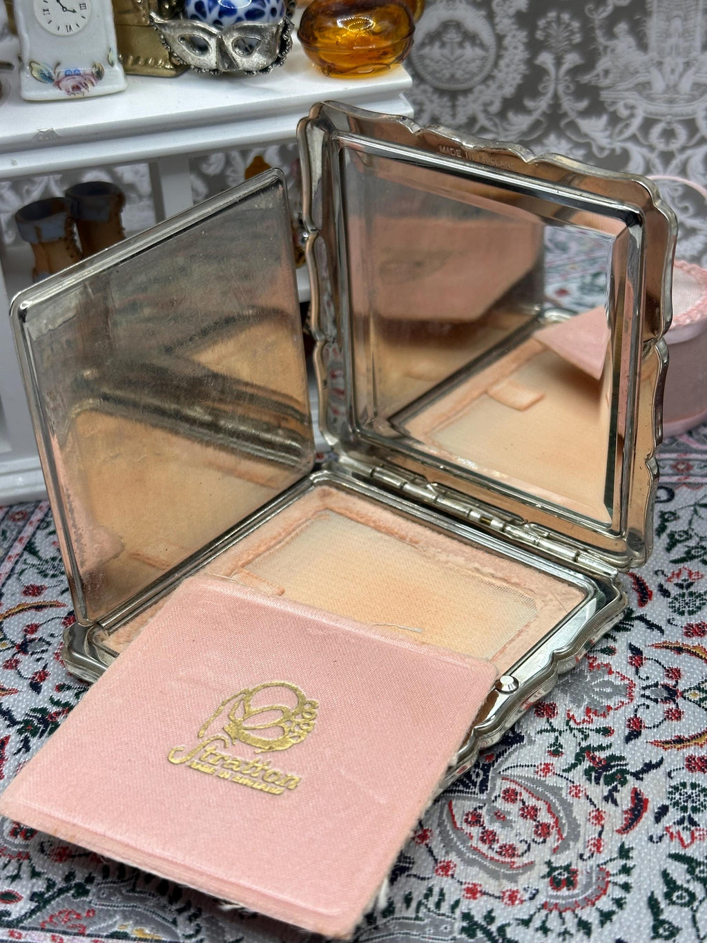 Vintage Stratton Powder Compact, Silver Tone Engine Turned, Made in England