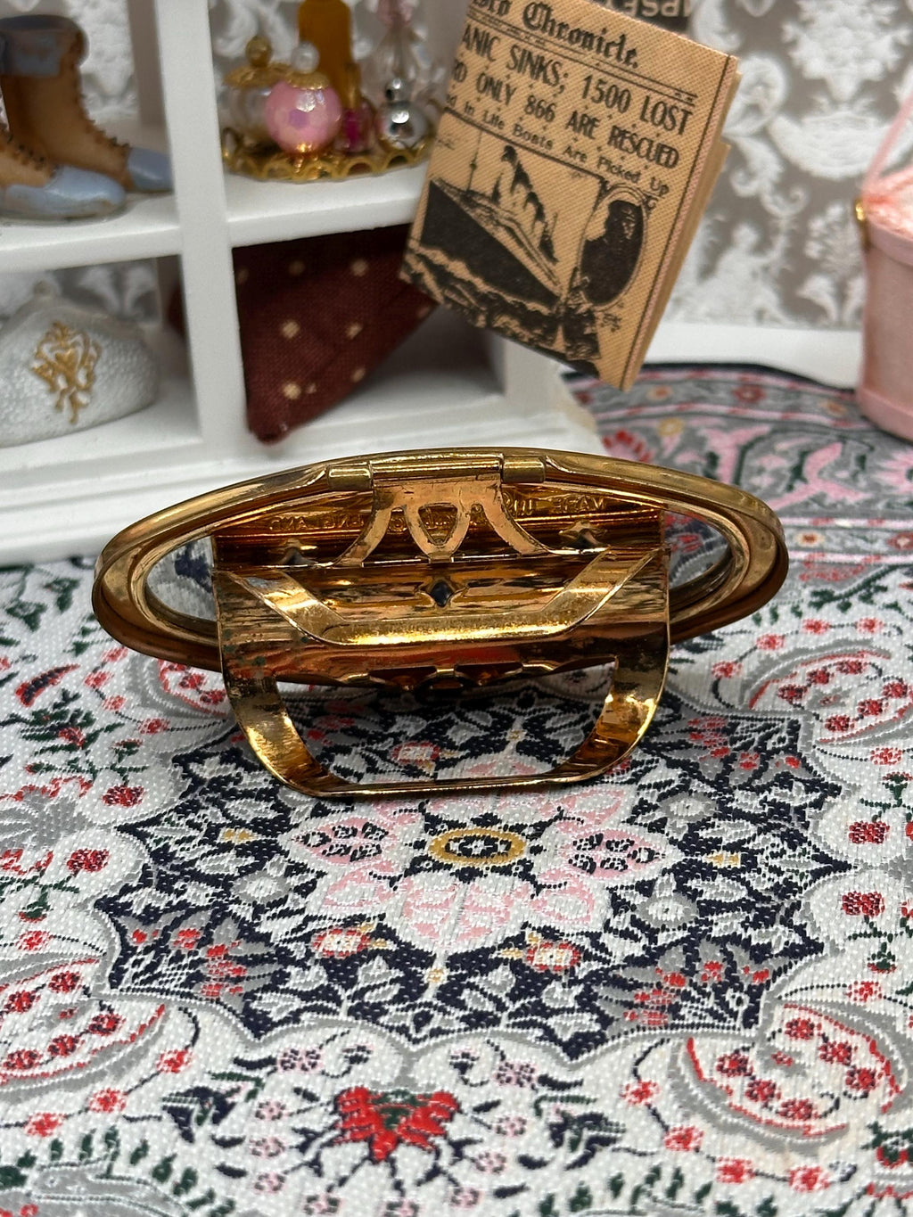 Vintage Stratton Lipview Compact Gold Tone Leaf Design, Mid Century Convertible Compact with Mirror