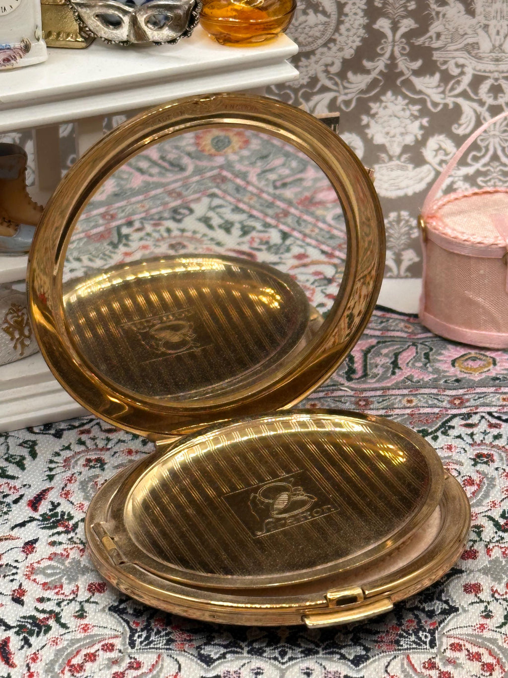 Vintage Stratton Slimline Powder Compact, Gold Diagonal Engine Turn, Star Base