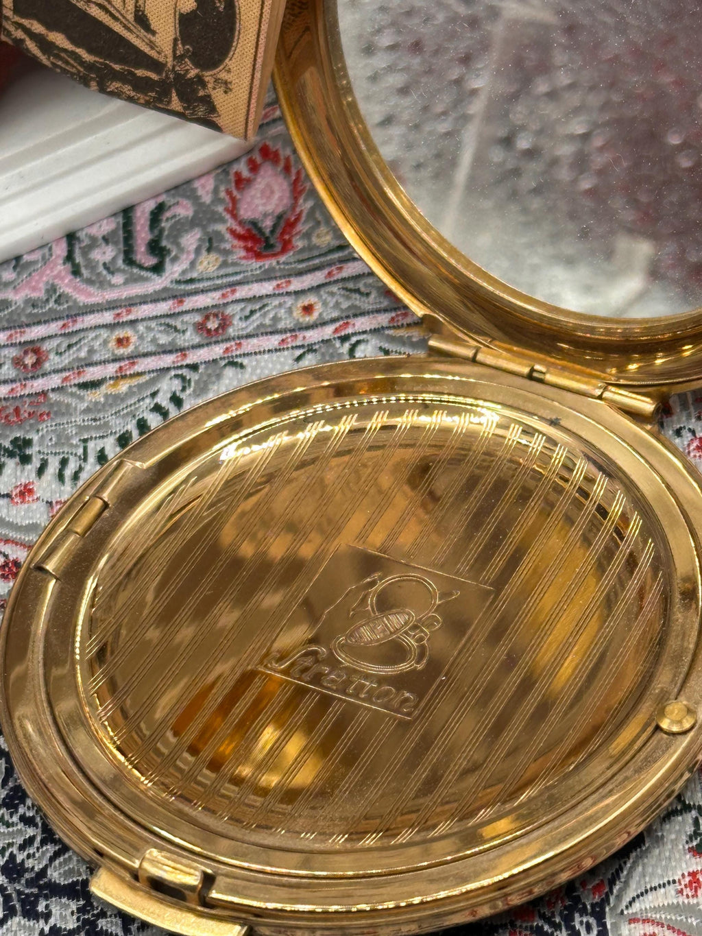 Vintage Stratton Slimline Powder Compact, Gold Diagonal Engine Turn, Star Base