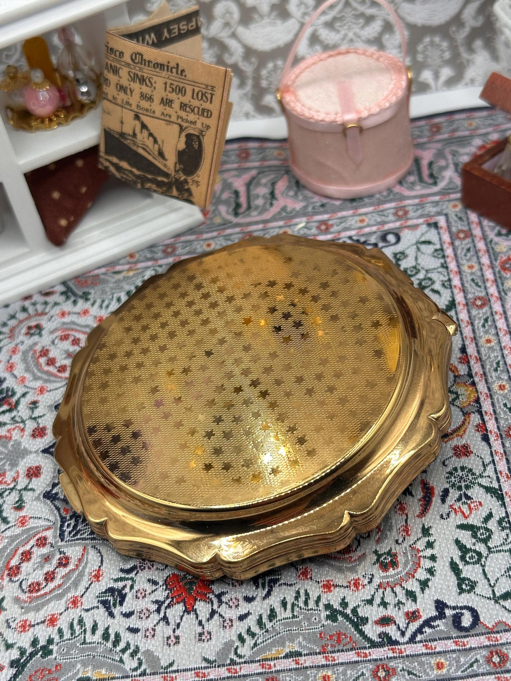 Vintage Stratton Black Enamel Terrier Powder Compact – Diamanté Dog Motif – Heavy Gilt Interior