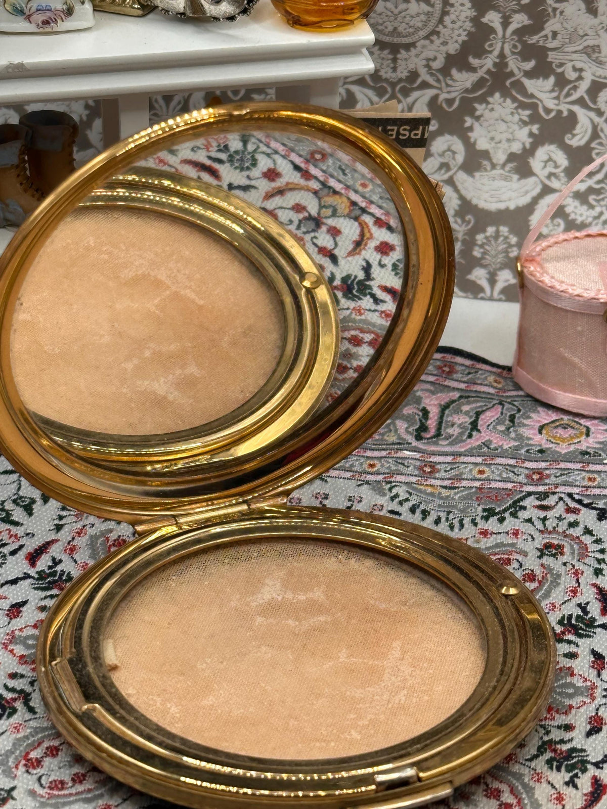Vintage Stratton Engine Turned Powder Compact – Gold Tone Monogram (A.H.) Made England
