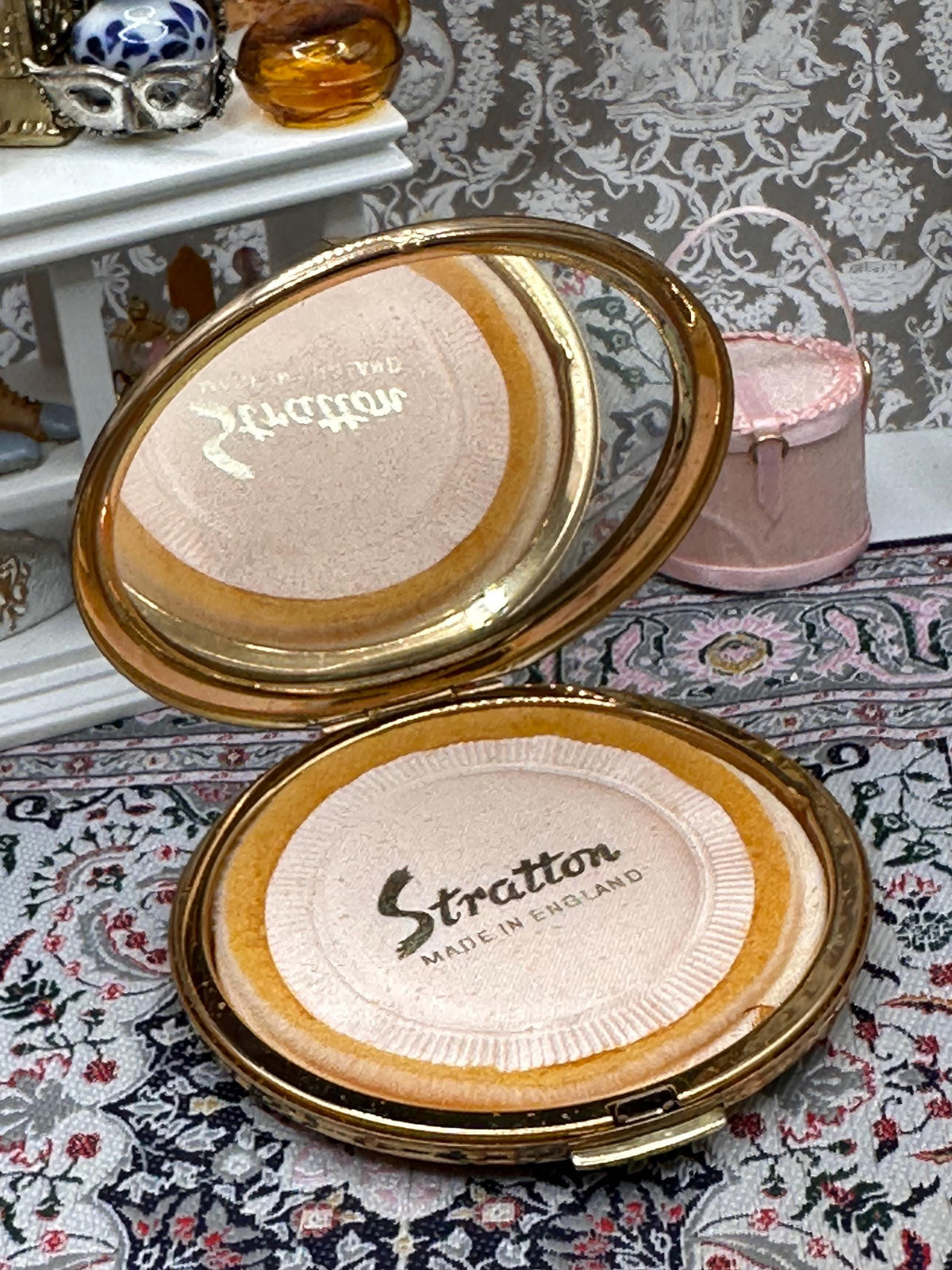 Vintage Stratton Green Enamel Powder Compact, Gold Tone, Mirror & Puff, 7.5cm
