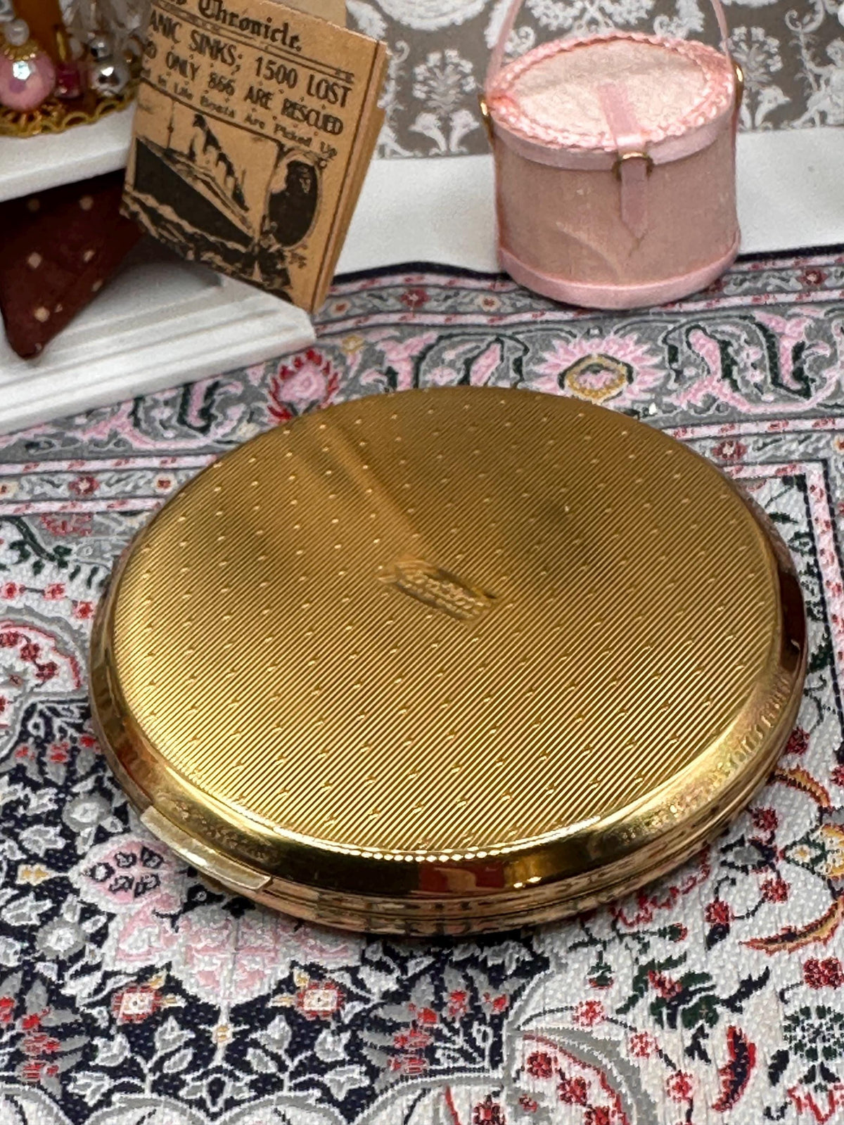 Vintage Stratton Green Enamel Powder Compact, Gold Tone, Mirror & Puff, 7.5cm