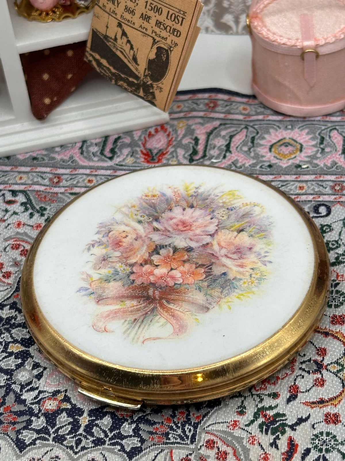 Vintage Stratton Floral Powder Compact, Wedding Bouquet Design, Gold Tone, Mirror