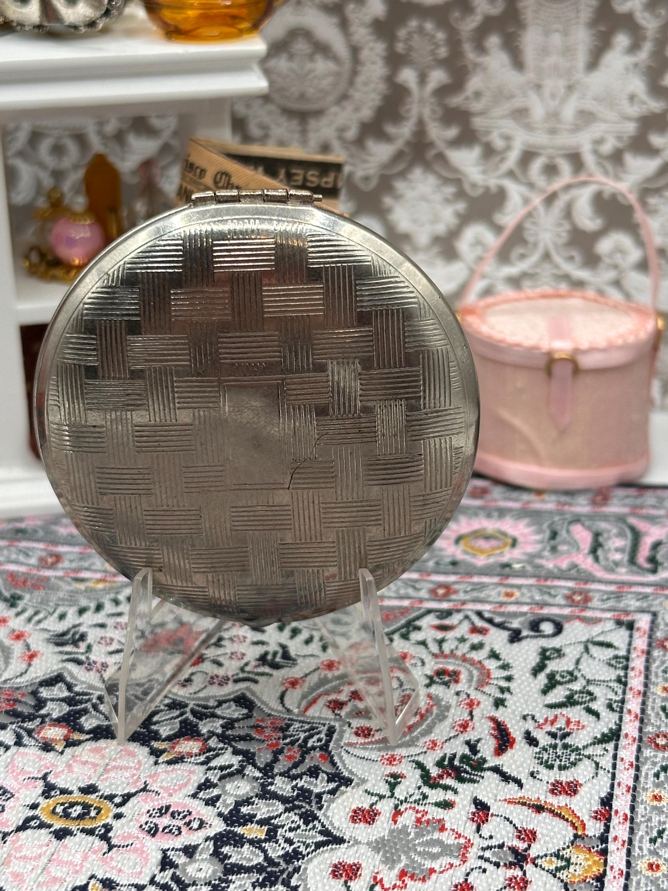 Vintage Three Flowers Richard Hudnut Art Deco Powder Compact, Engine Turned Silver Tone, 6cm
