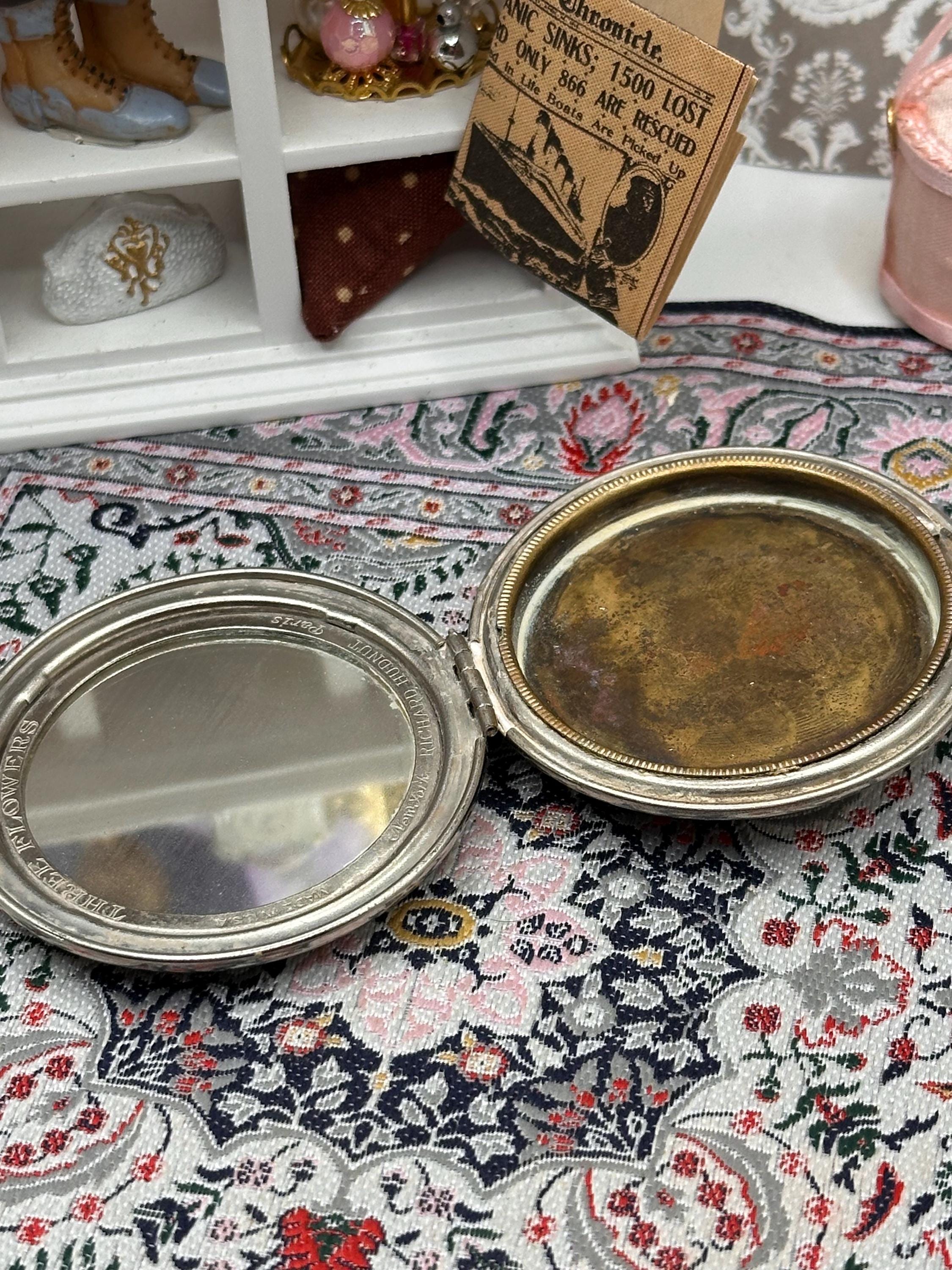 Vintage Three Flowers Richard Hudnut Art Deco Powder Compact, Engine Turned Silver Tone, 6cm