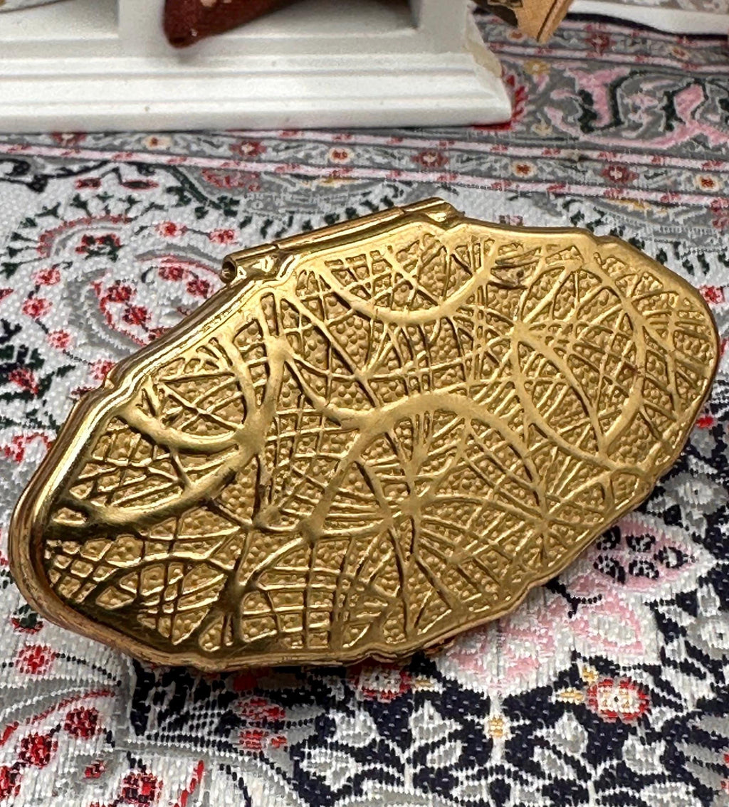 Stratton Lip View Gold Tone Leaf Design Lipstick Mirror Vintage Vanity 6cm