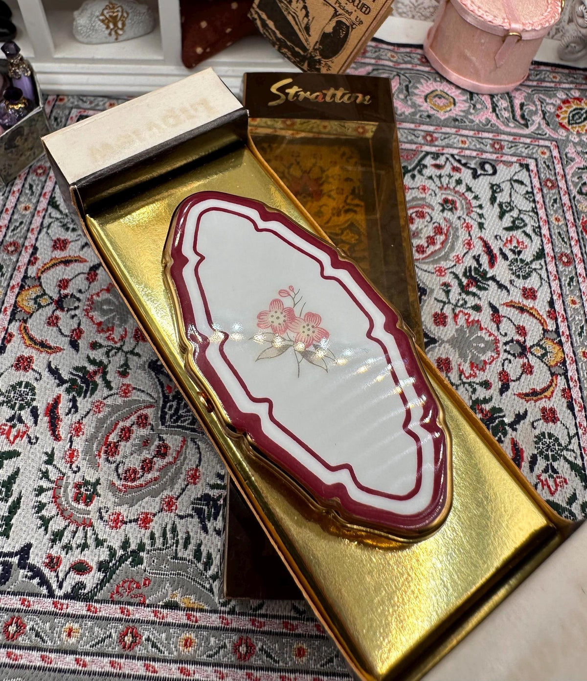 Vintage Stratton Lip View Compact 6cm – Burgundy & White Enamel – Original Box – c.1950s