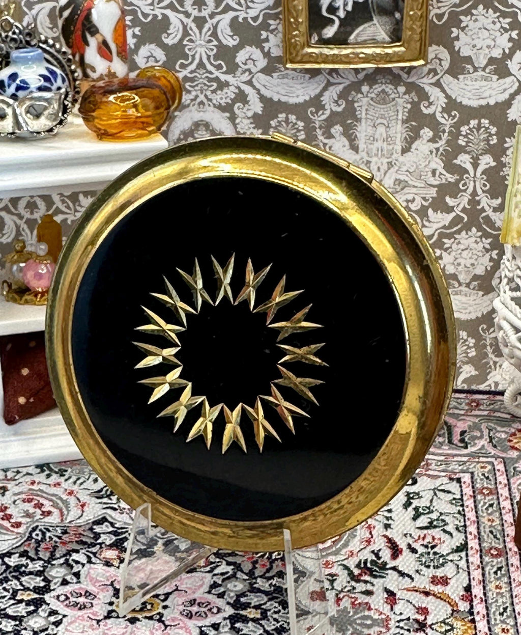 Vintage Black Enamel & Gold-Tone Powder Compact – 7cm, Starburst Design
