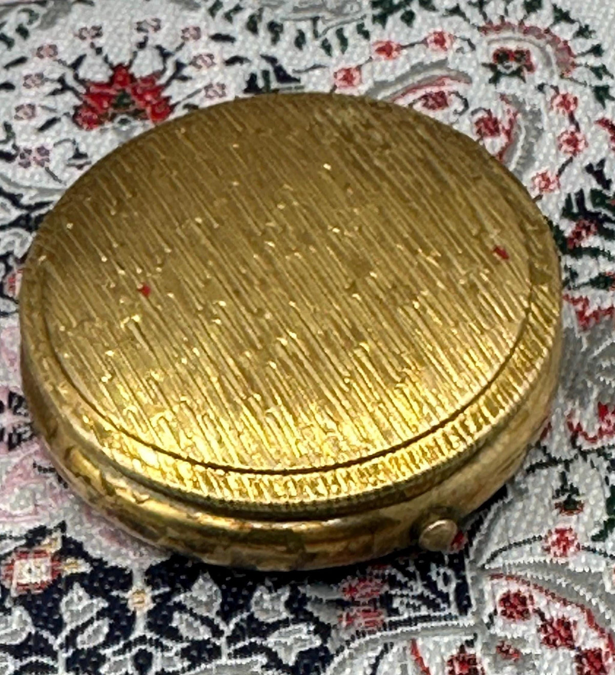 Kigu Pill Box Gold Tone Engine Turned Vintage Vanity Compact Style Case 1950s