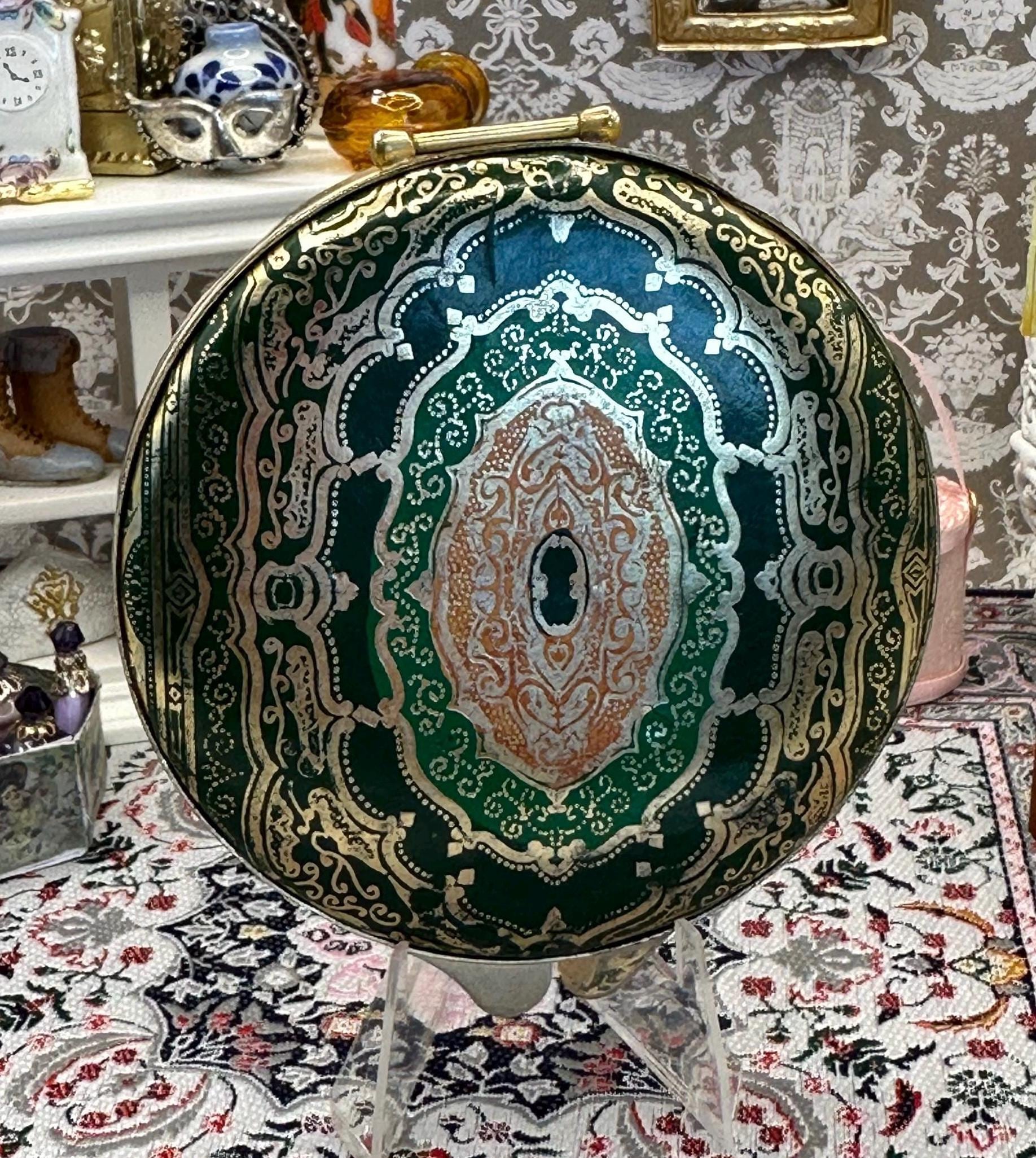 Vintage Damascene-Style Leather Powder Compact – Green, Gold & Orange, 7.5cm