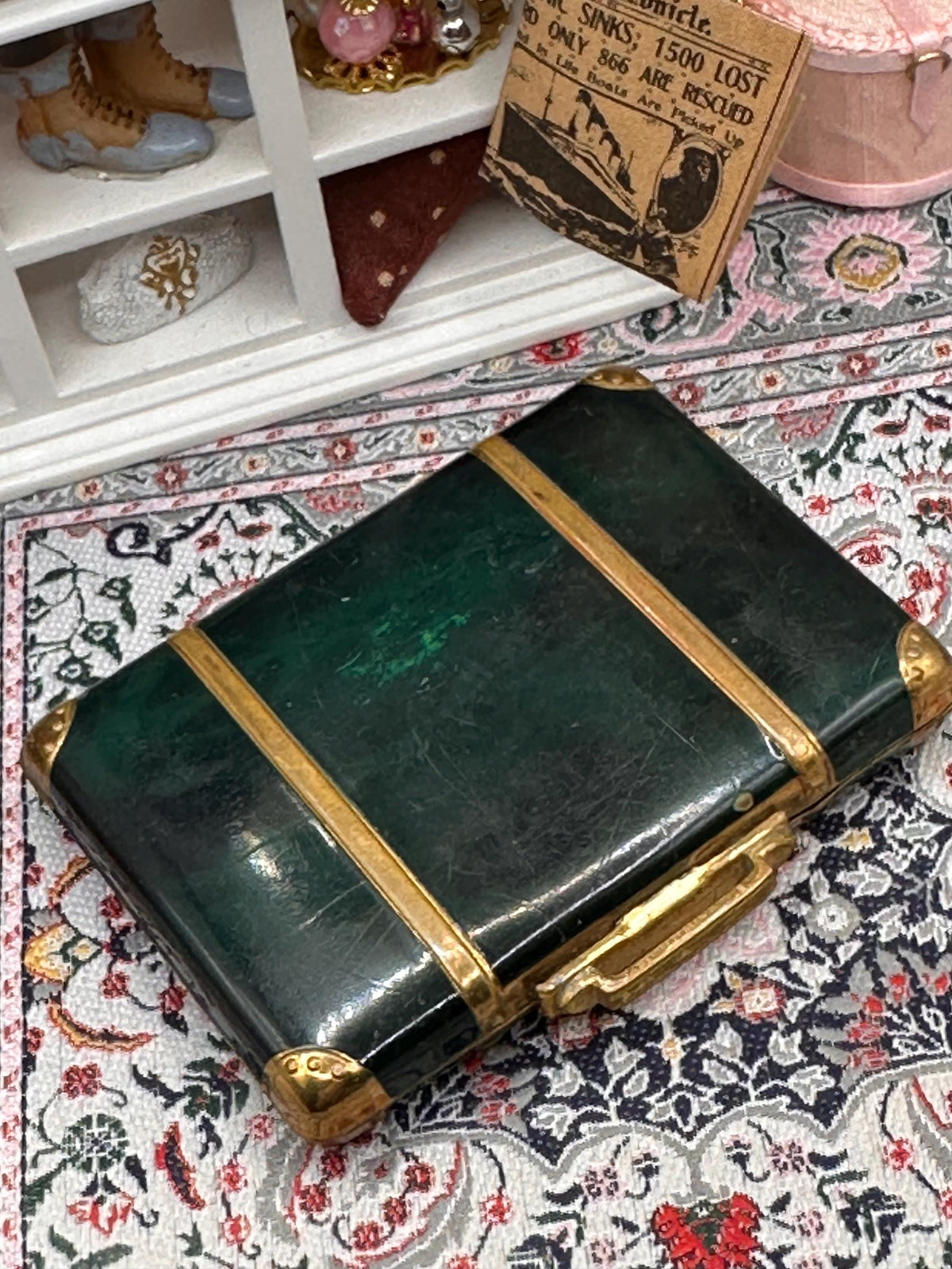 Vintage Suitcase Powder Compact Green Enamel Vanity Compact 1950s Novelty Travel Case Design