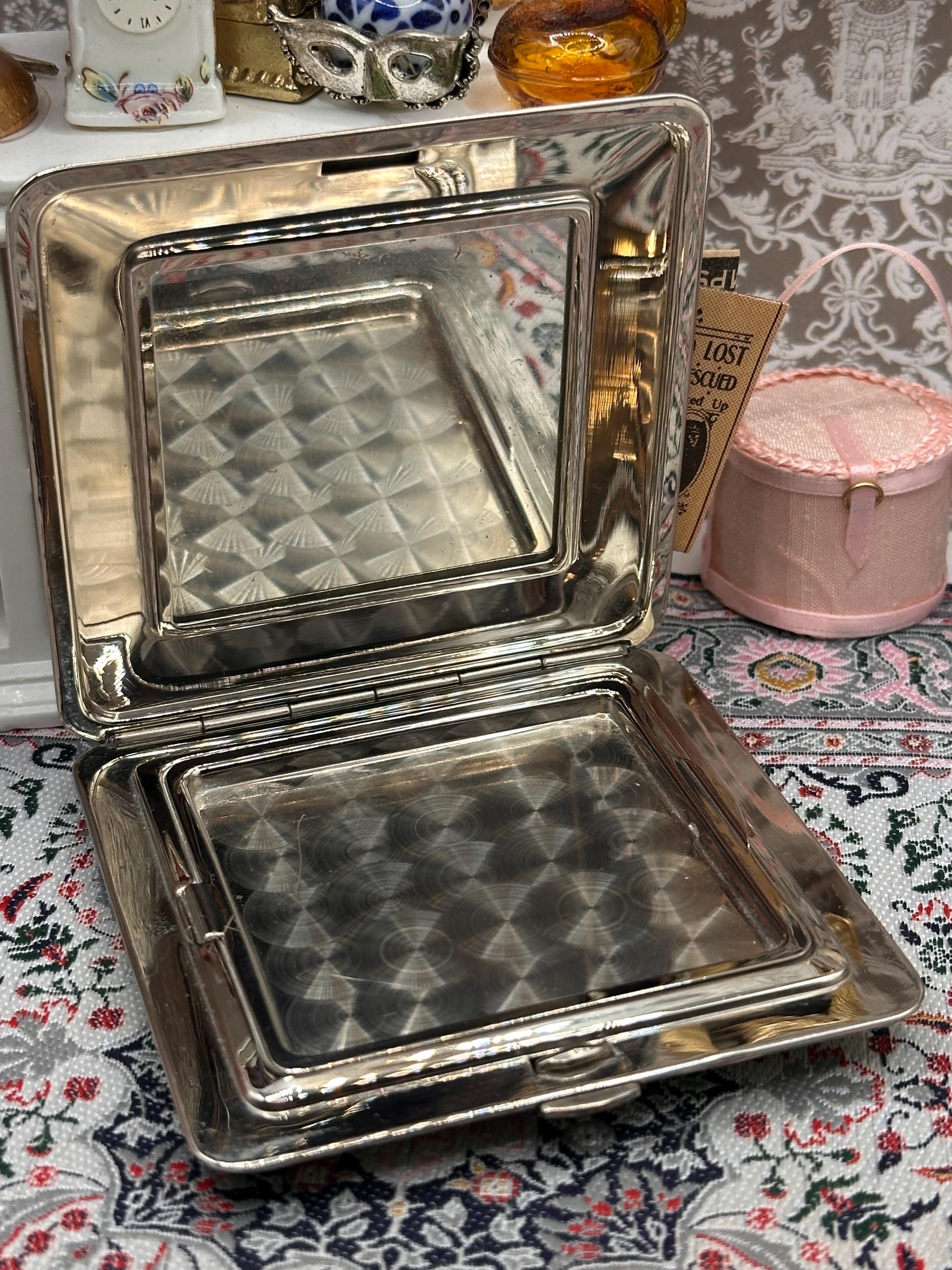 Vintage Green Enamel Powder Compact Art Deco Wave Design