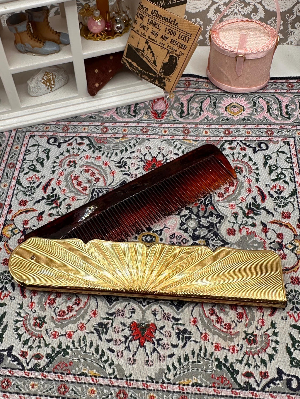 Stratton Folding Comb Queen Elizabeth 2 Souvenir, Gold Tone Engine Turned (10.5cm)