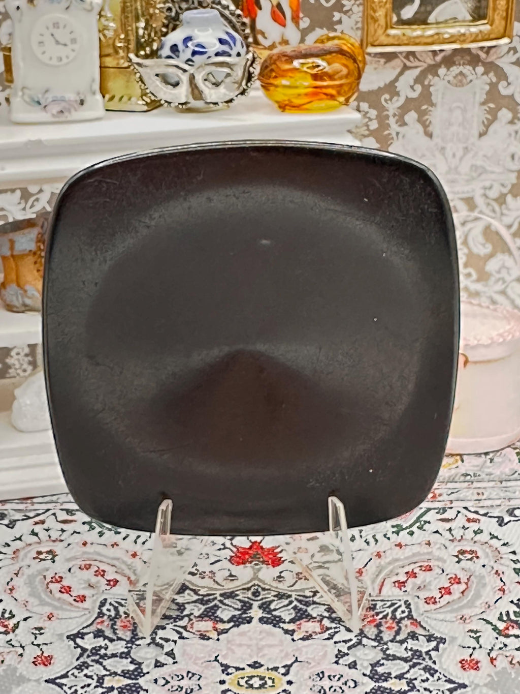 Vintage Black Moulded Plastic (Bakelite) Powder Compact with Gold Floral Button 6.5cm