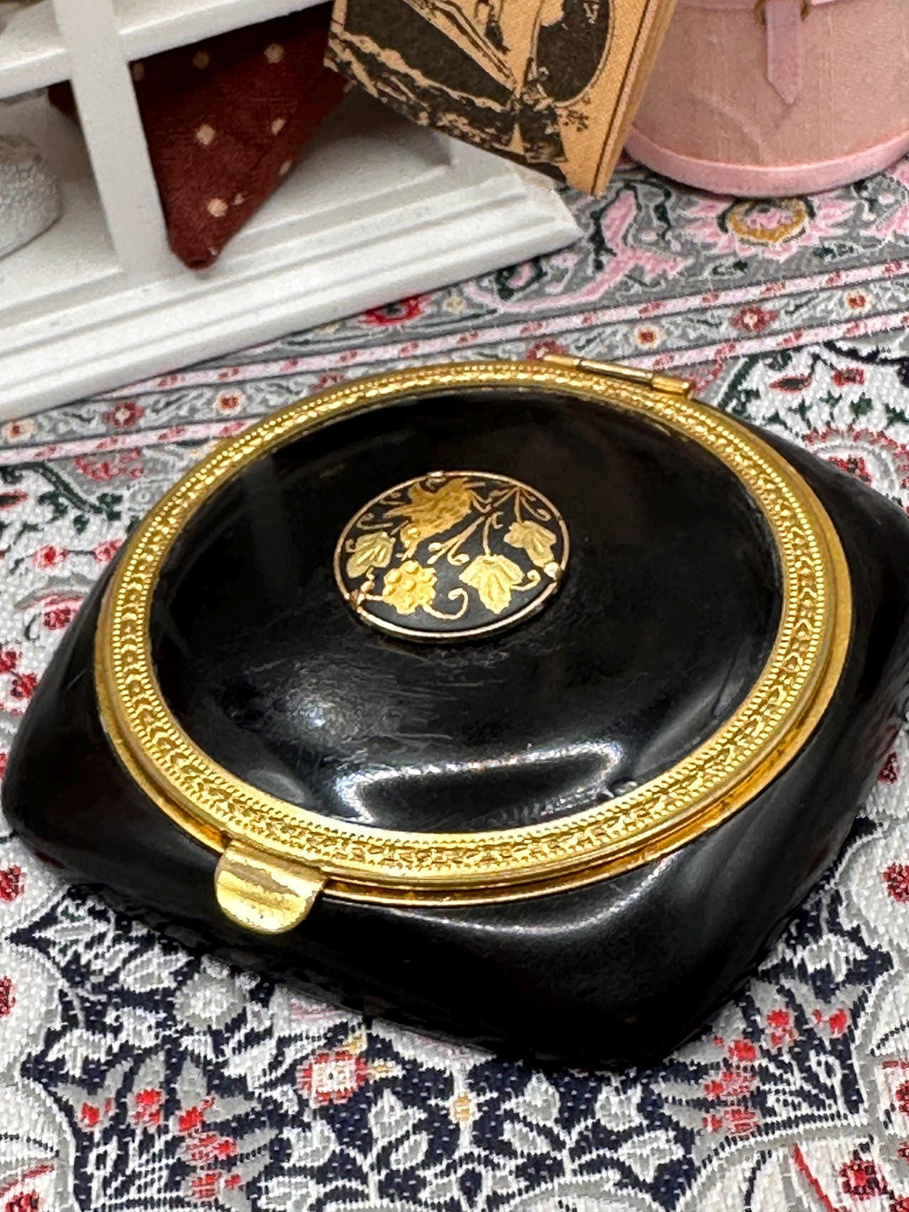 Vintage Black Moulded Plastic (Bakelite) Powder Compact with Gold Floral Button 6.5cm