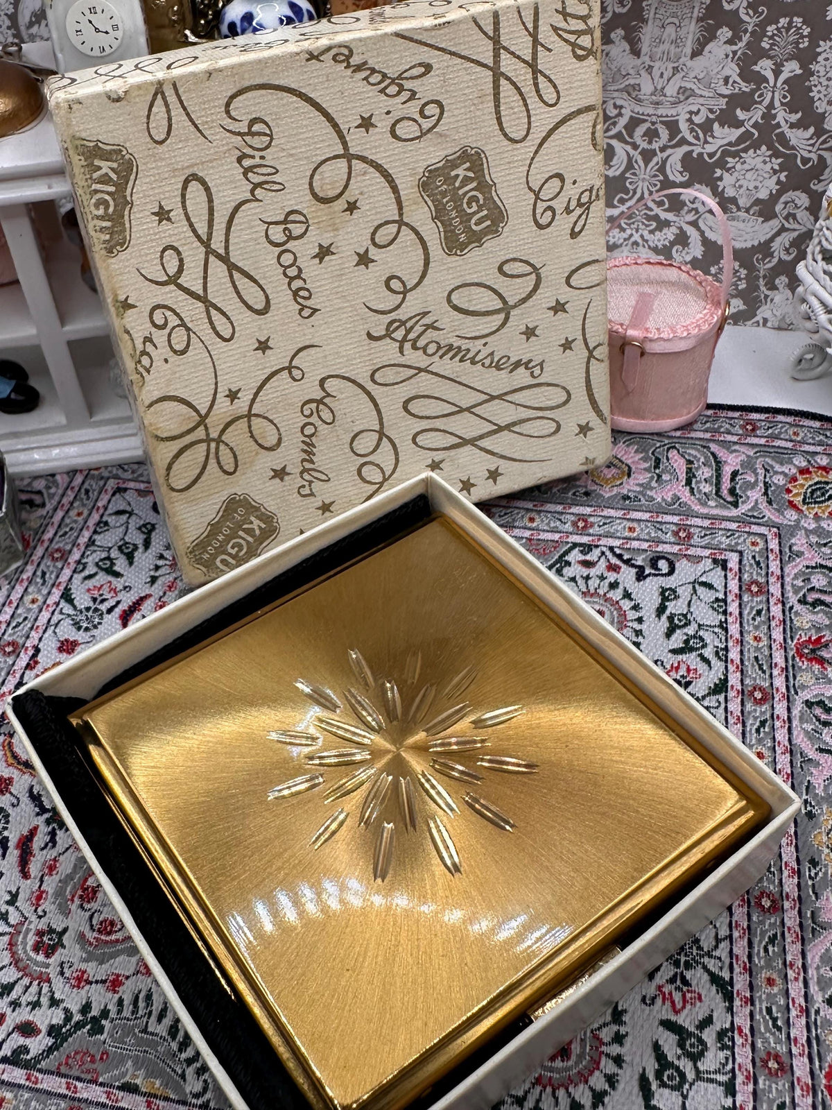 Vintage Kigu Powder Compact: 1950s Gold Tone Starburst Mid Century Vanity Case