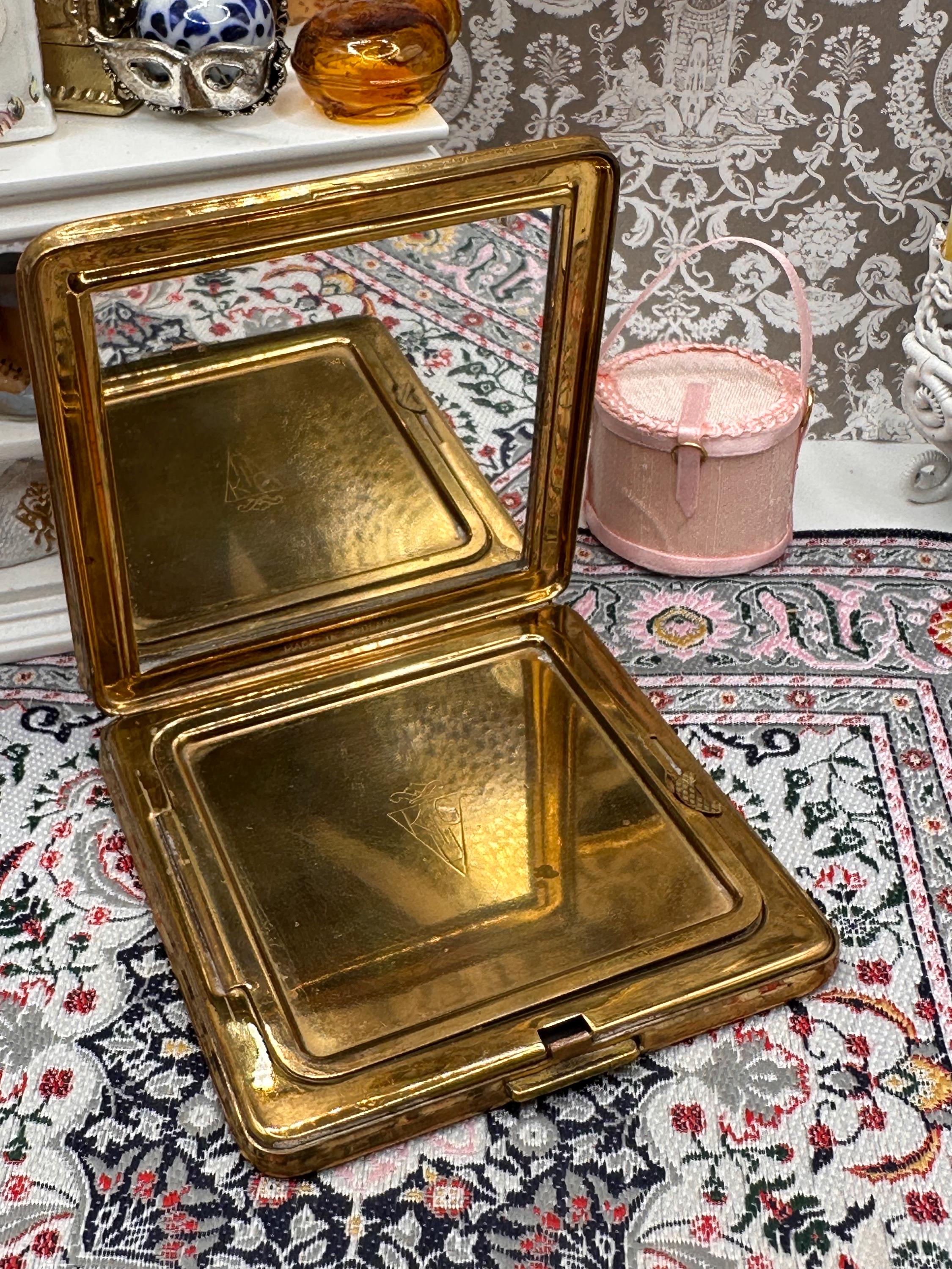 Vintage Kigu Powder Compact: 1950s Gold Tone Engine Turned Floral Border Made England