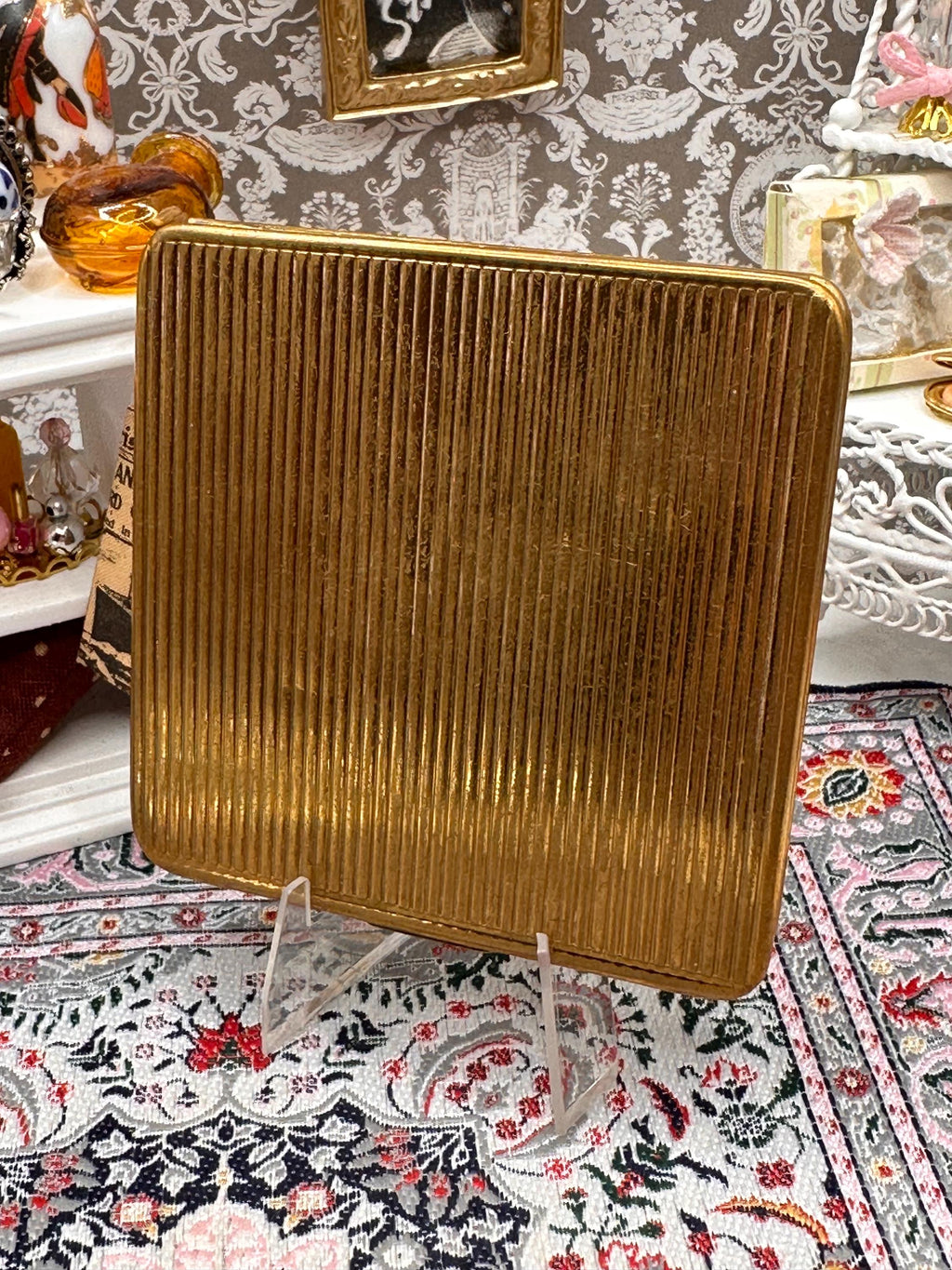Vintage Kigu Powder Compact: 1950s Gold Tone Engine Turned Floral Border Made England