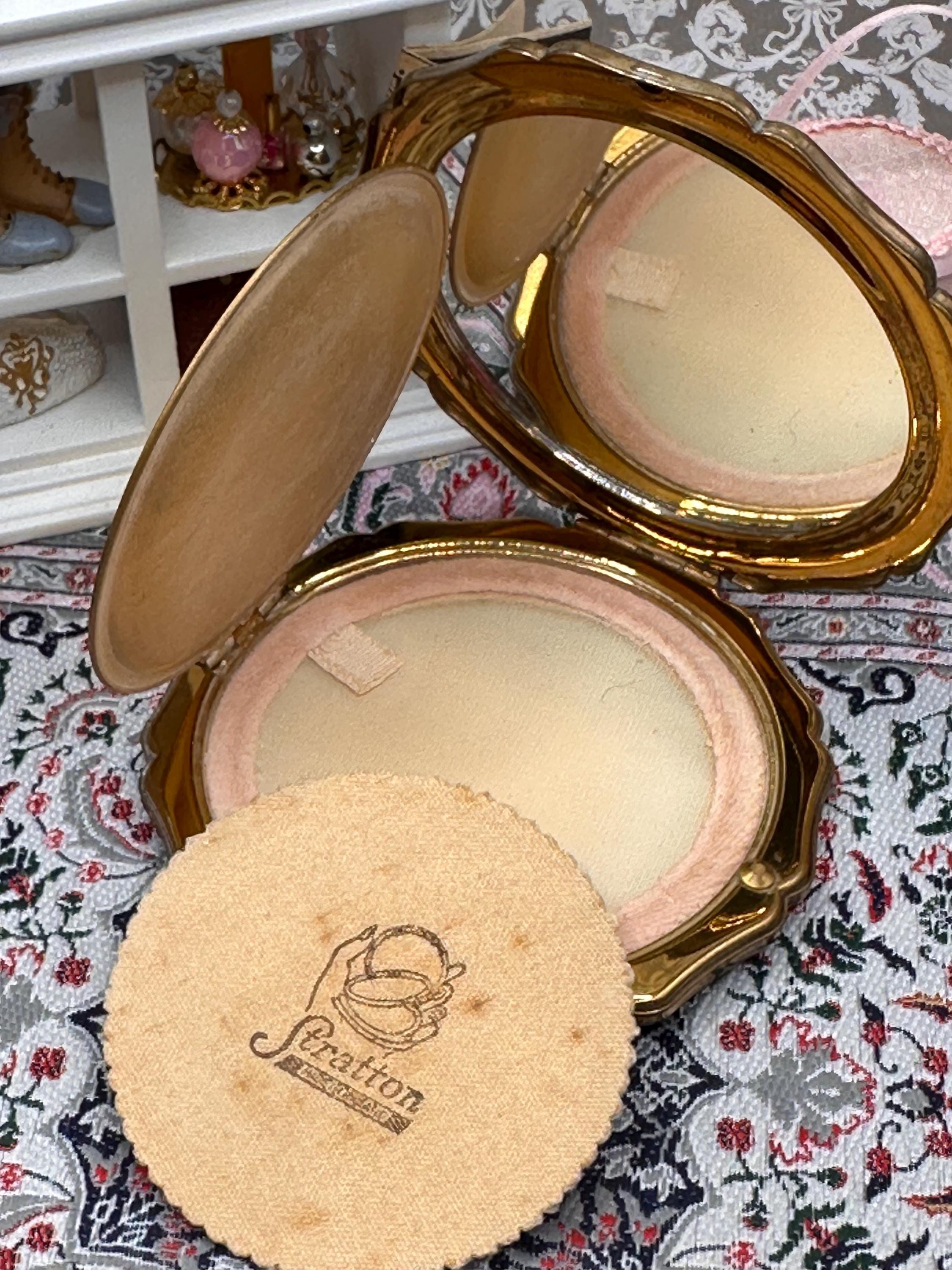 Vintage Stratton Queen Style Powder Compact 7.5cm Hand Painted Rose Design Gold Tone England