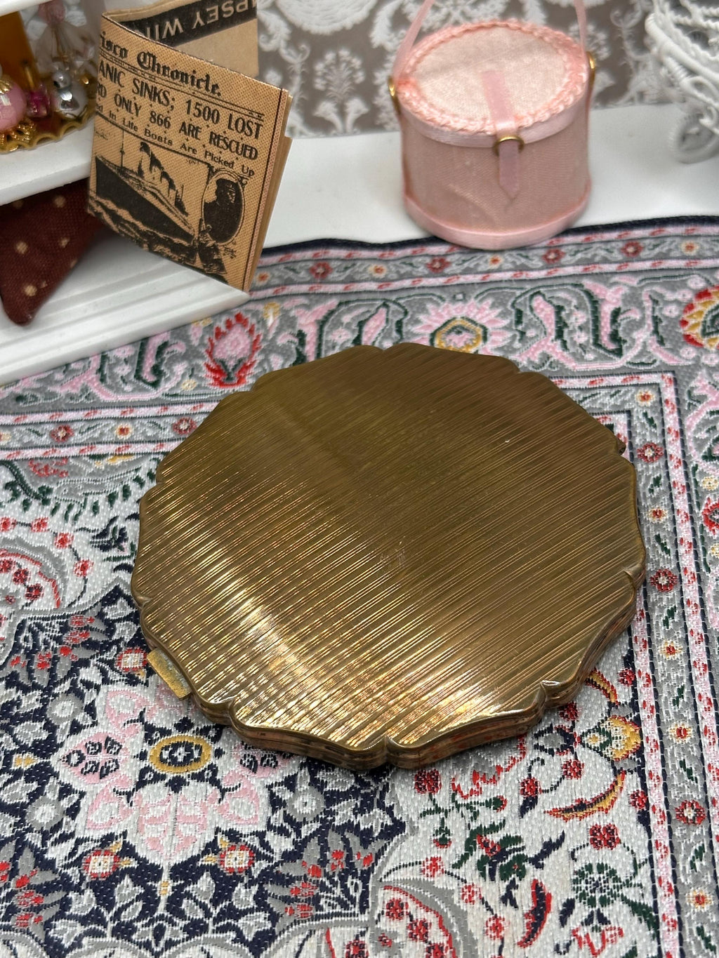 Vintage Stratton Queen Style Powder Compact 7.5cm Hand Painted Rose Design Gold Tone England
