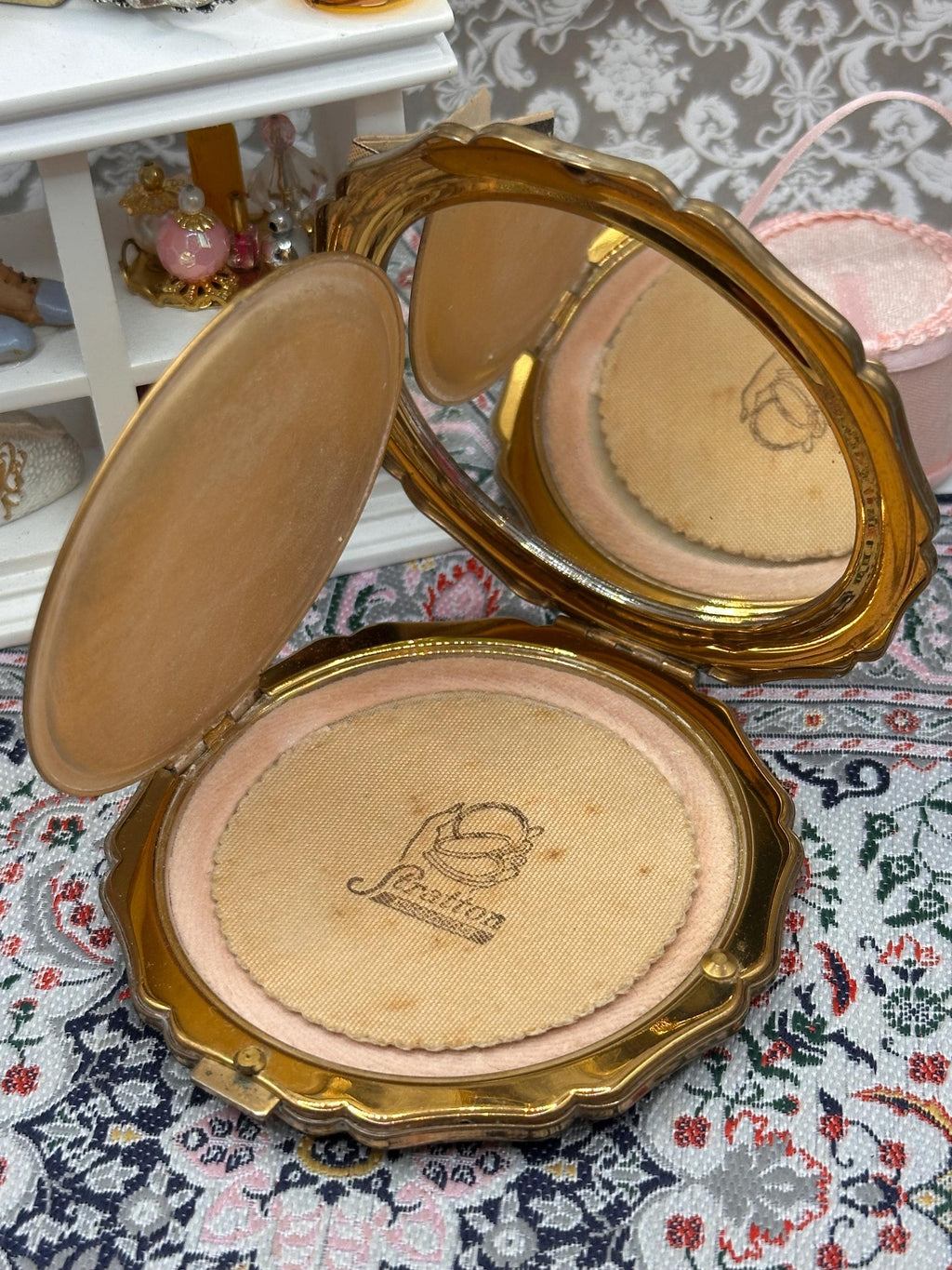 Vintage Stratton Queen Style Powder Compact 7.5cm Hand Painted Rose Design Gold Tone England