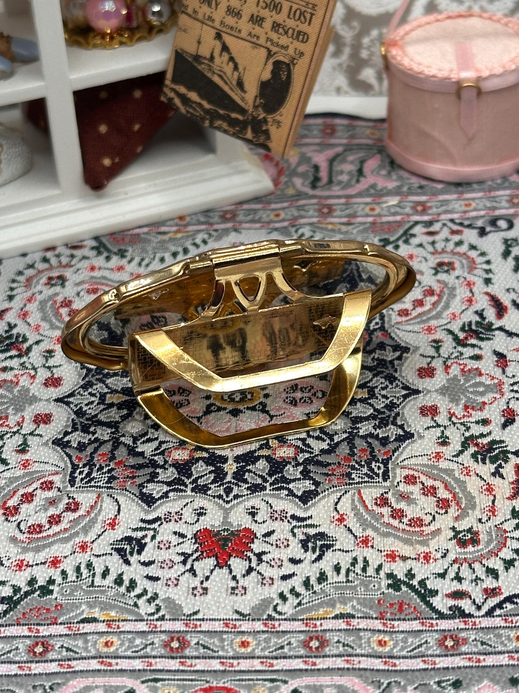 Vintage Stratton Lipview Compact Gold Tone Engine Turned, Mid Century Convertible Compact with mirror