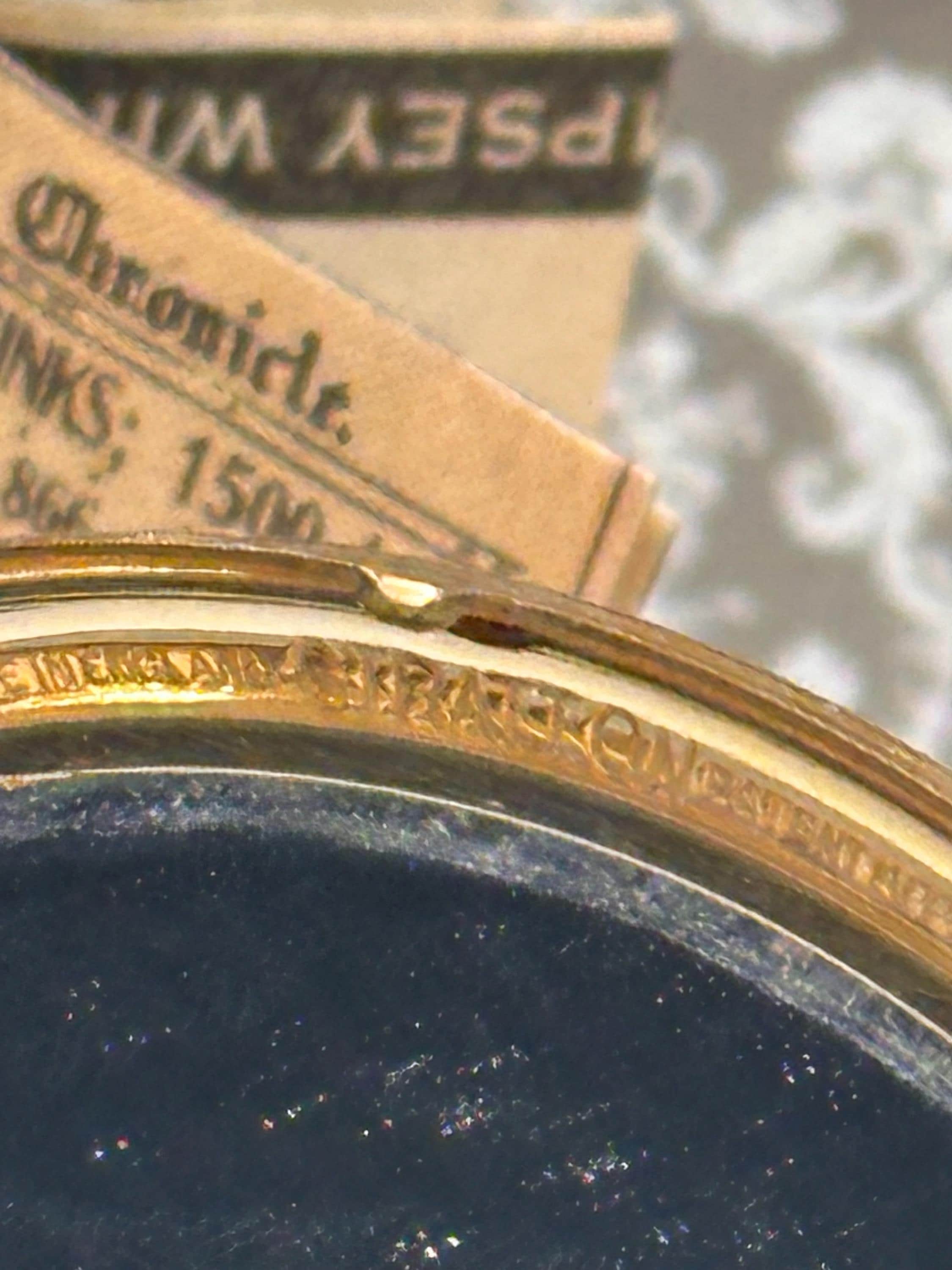 Vintage Stratton Engine Turned Powder Compact – Gold Tone Monogram (A.H.) Made England