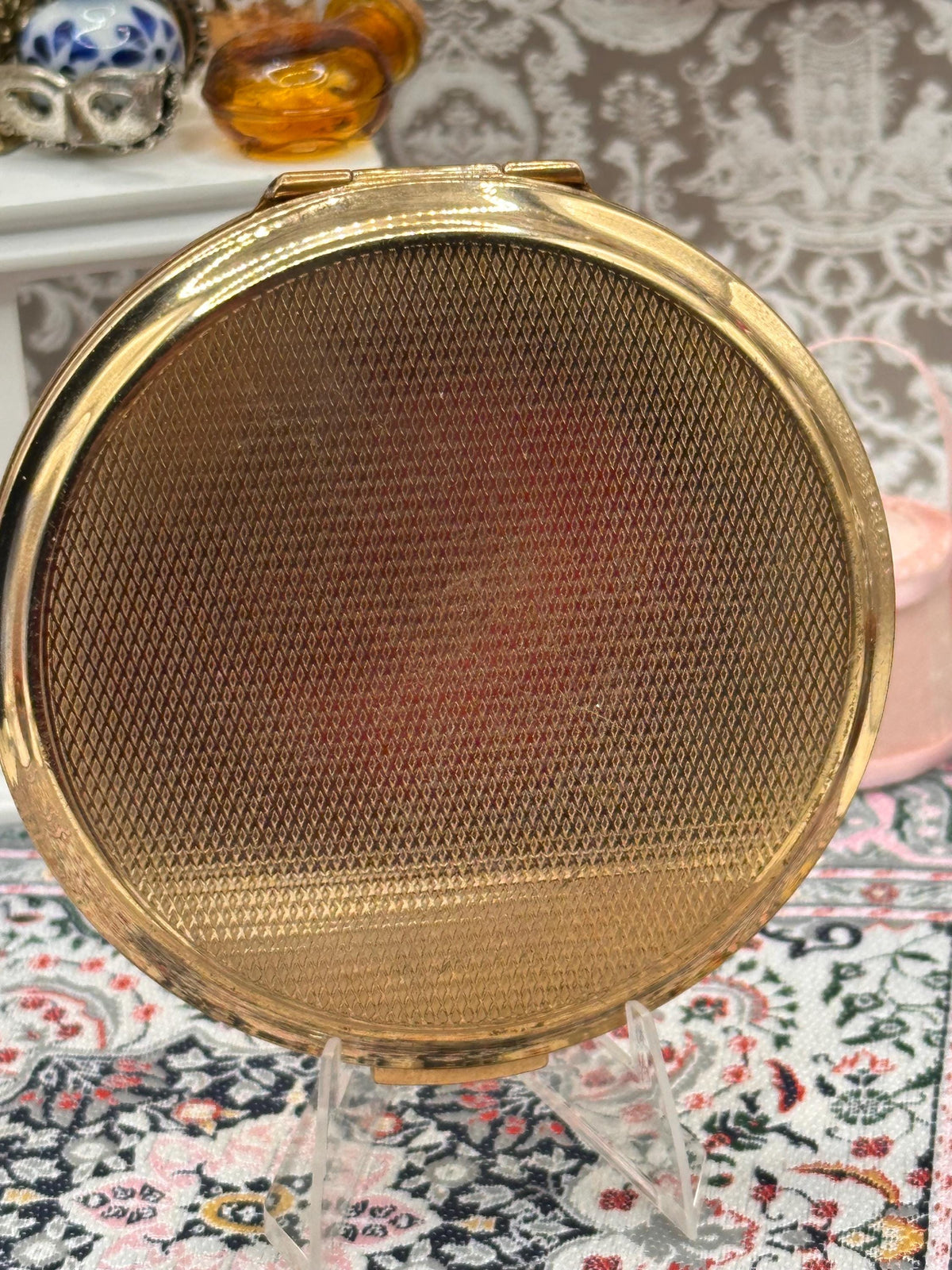 Vintage Stratton Engine Turned Powder Compact – Gold Tone Monogram (A.H.) Made England