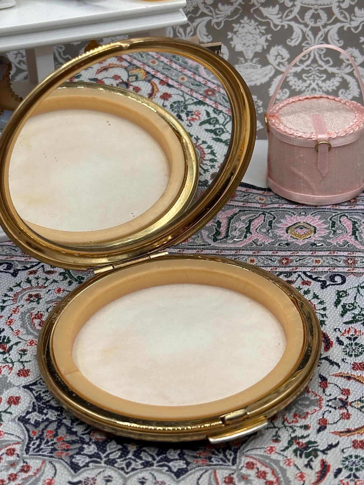 Vintage Stratton Floral Powder Compact, Wedding Bouquet Design, Gold Tone, Mirror