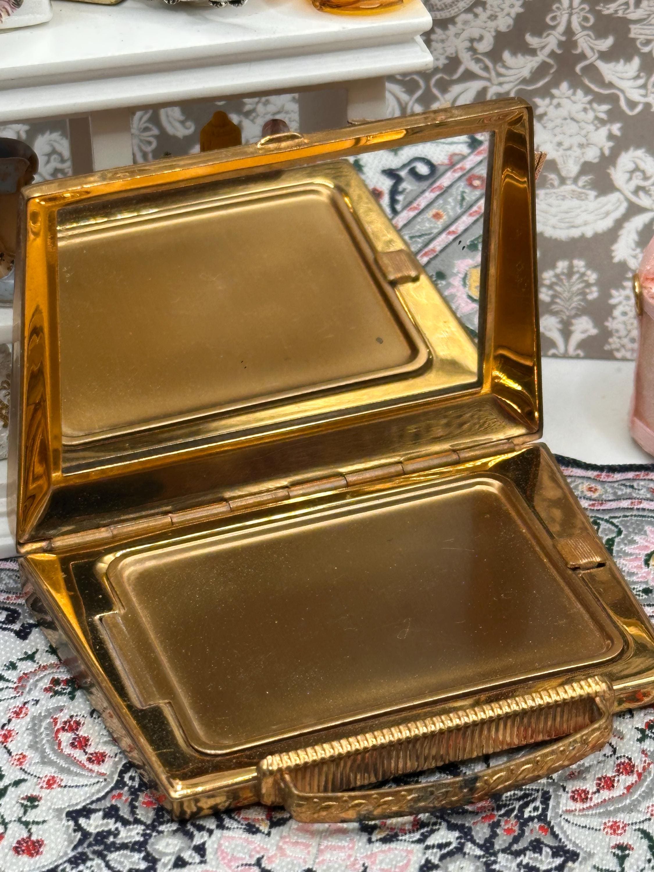 Vintage Mascot Gold Tone Engine Turned Vanity Powder Compact, HandBag Suitcase Style