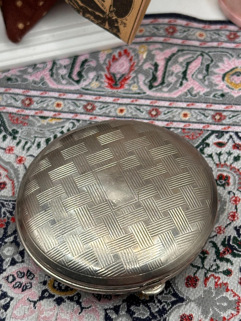 Vintage Three Flowers Richard Hudnut Art Deco Powder Compact, Engine Turned Silver Tone, 6cm