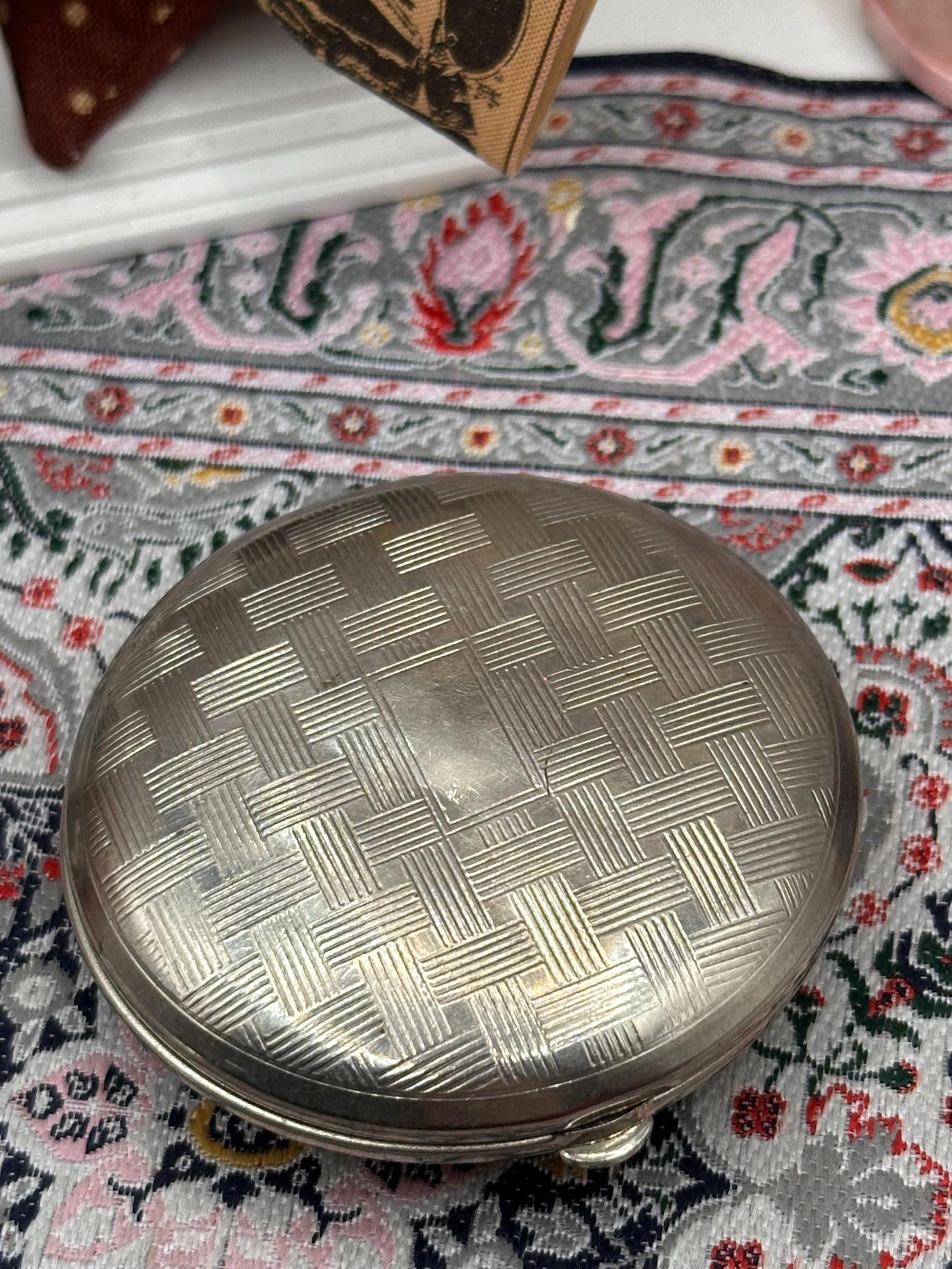 Vintage Three Flowers Richard Hudnut Art Deco Powder Compact, Engine Turned Silver Tone, 6cm