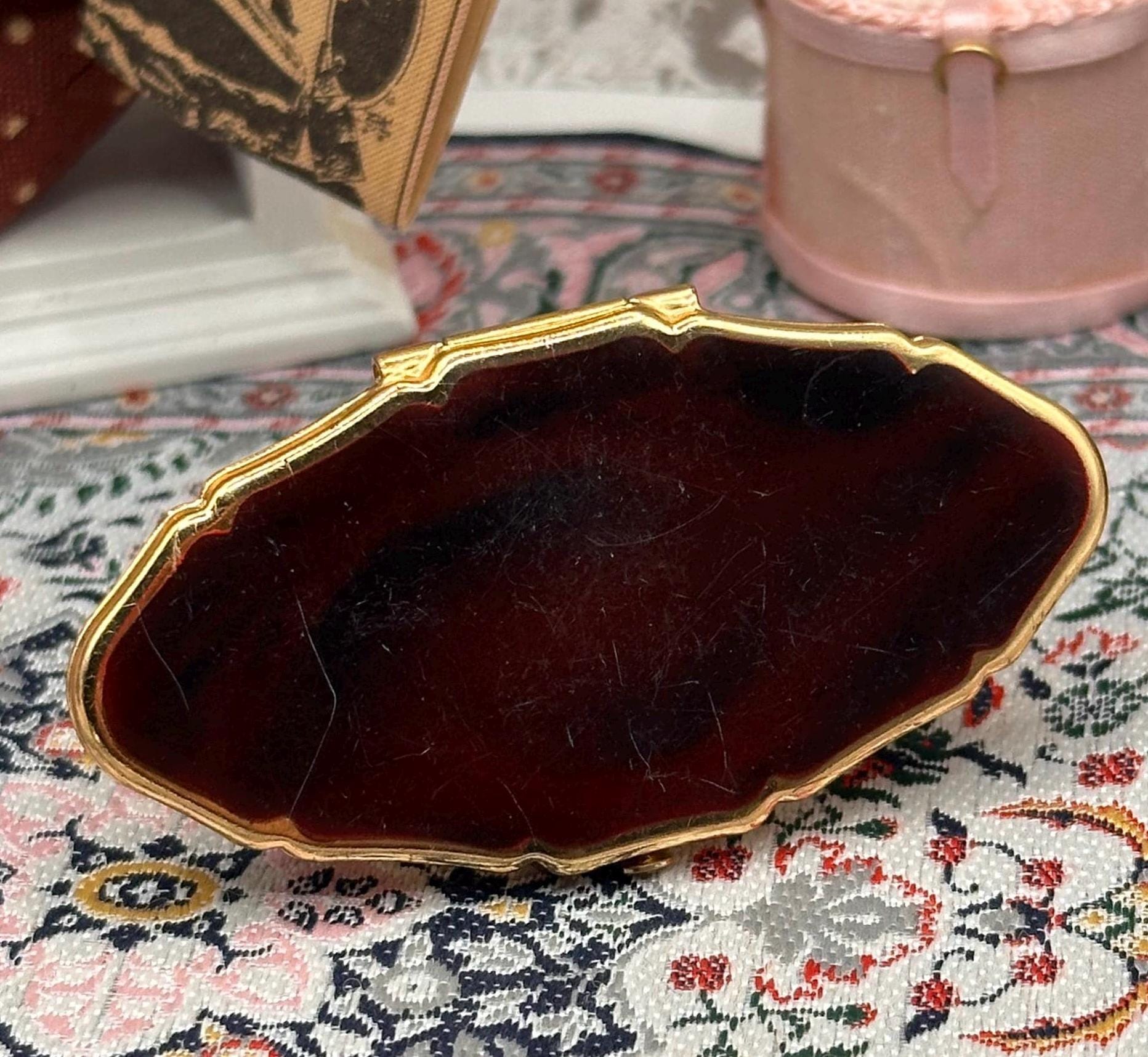 Vintage Stratton Lipview Compact – Oxblood Red Marbled Enamel Mid Century Powder Compact