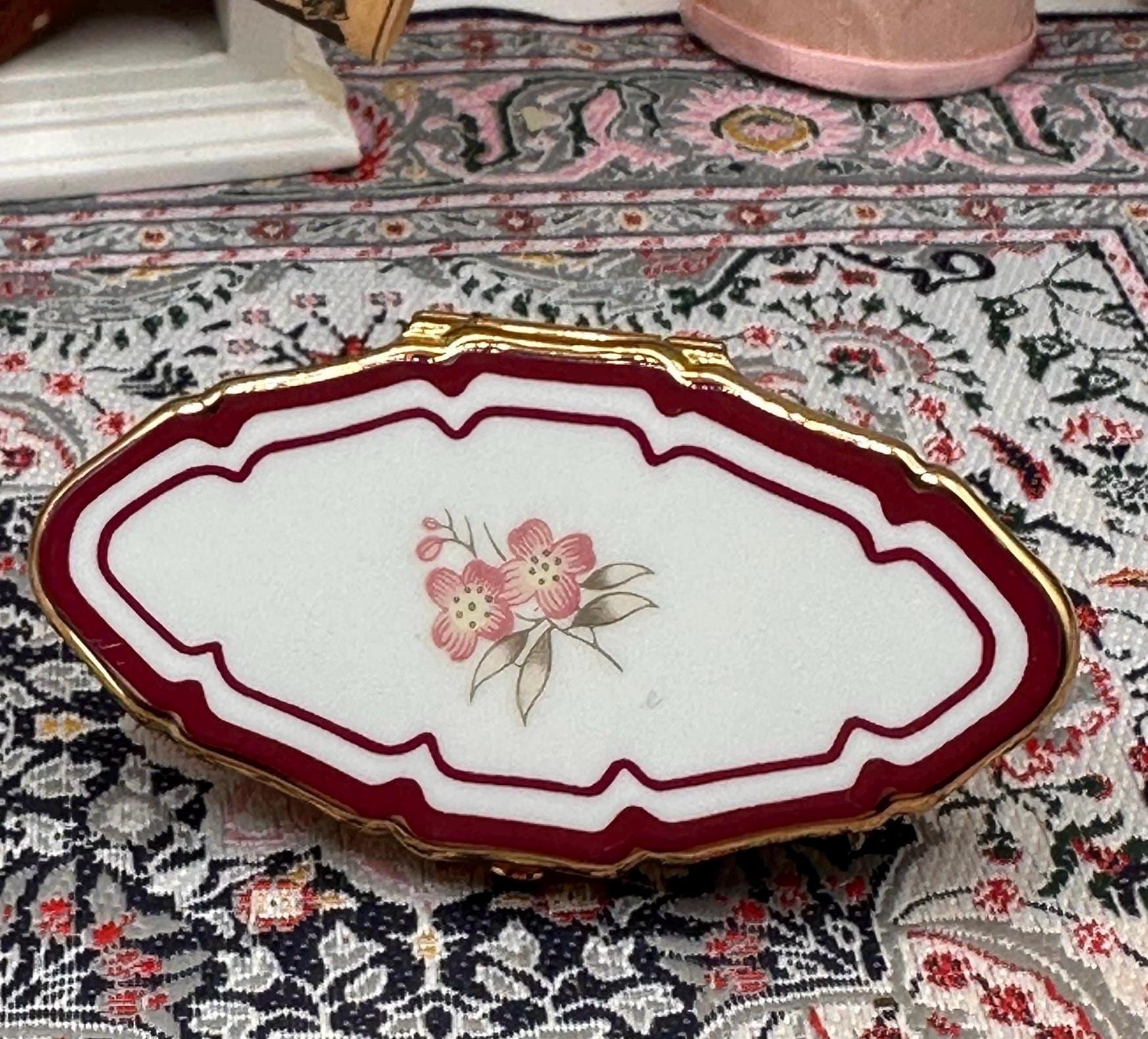 Vintage Stratton Lip View Compact 6cm – Burgundy & White Enamel – Original Box – c.1950s