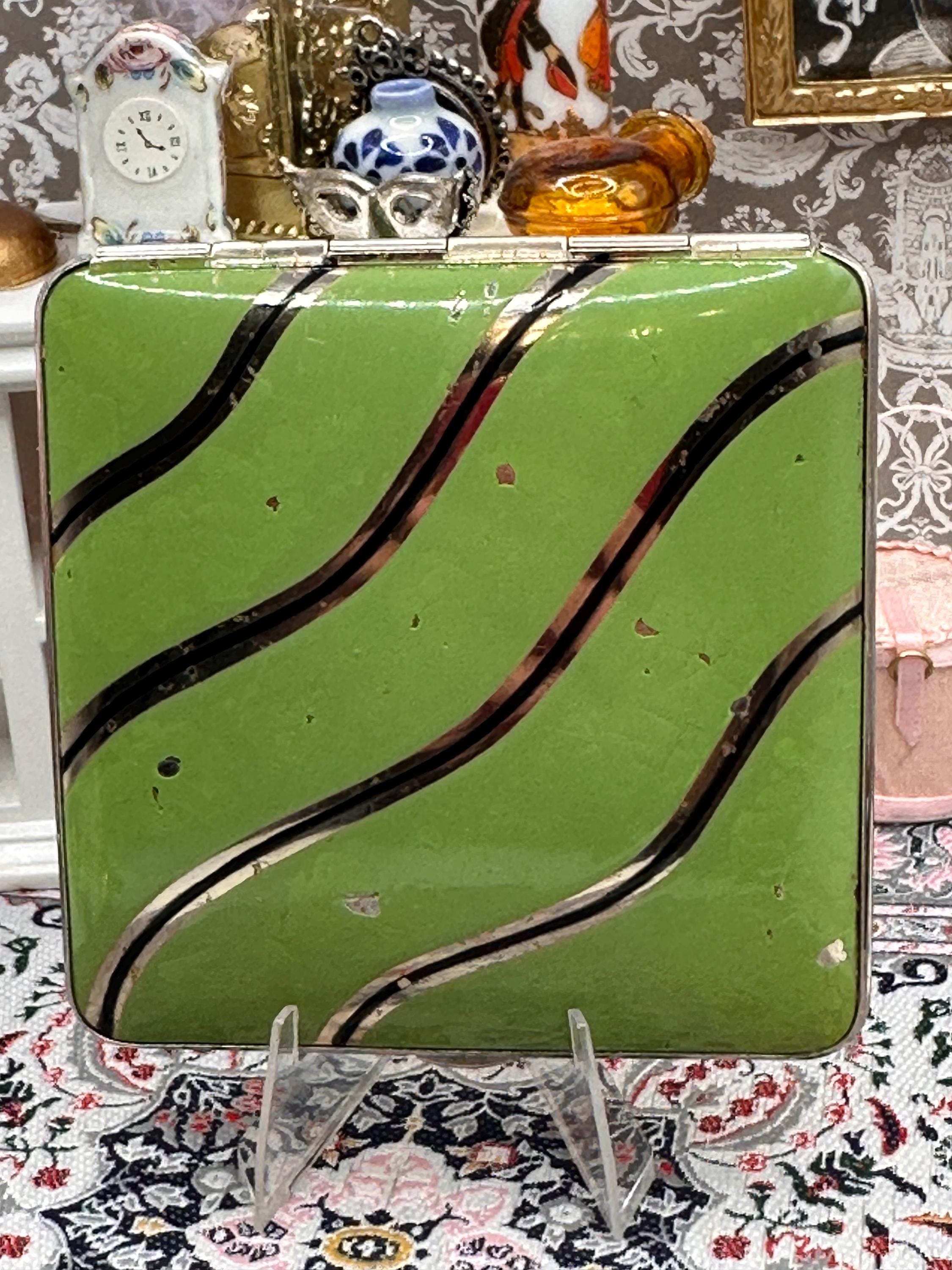 Vintage Green Enamel Powder Compact Art Deco Wave Design