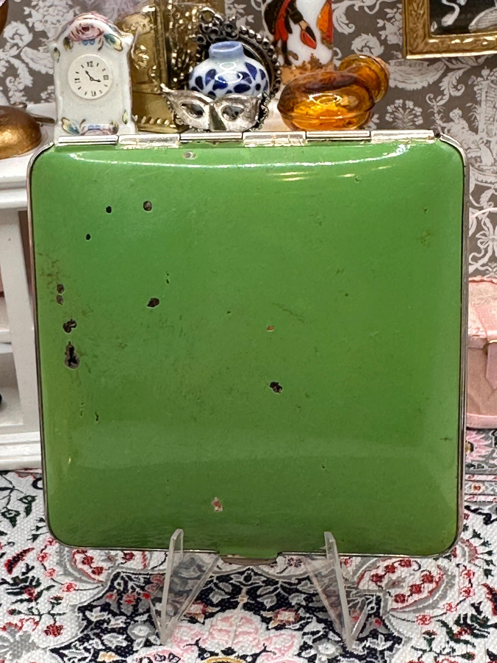Vintage Green Enamel Powder Compact Art Deco Wave Design