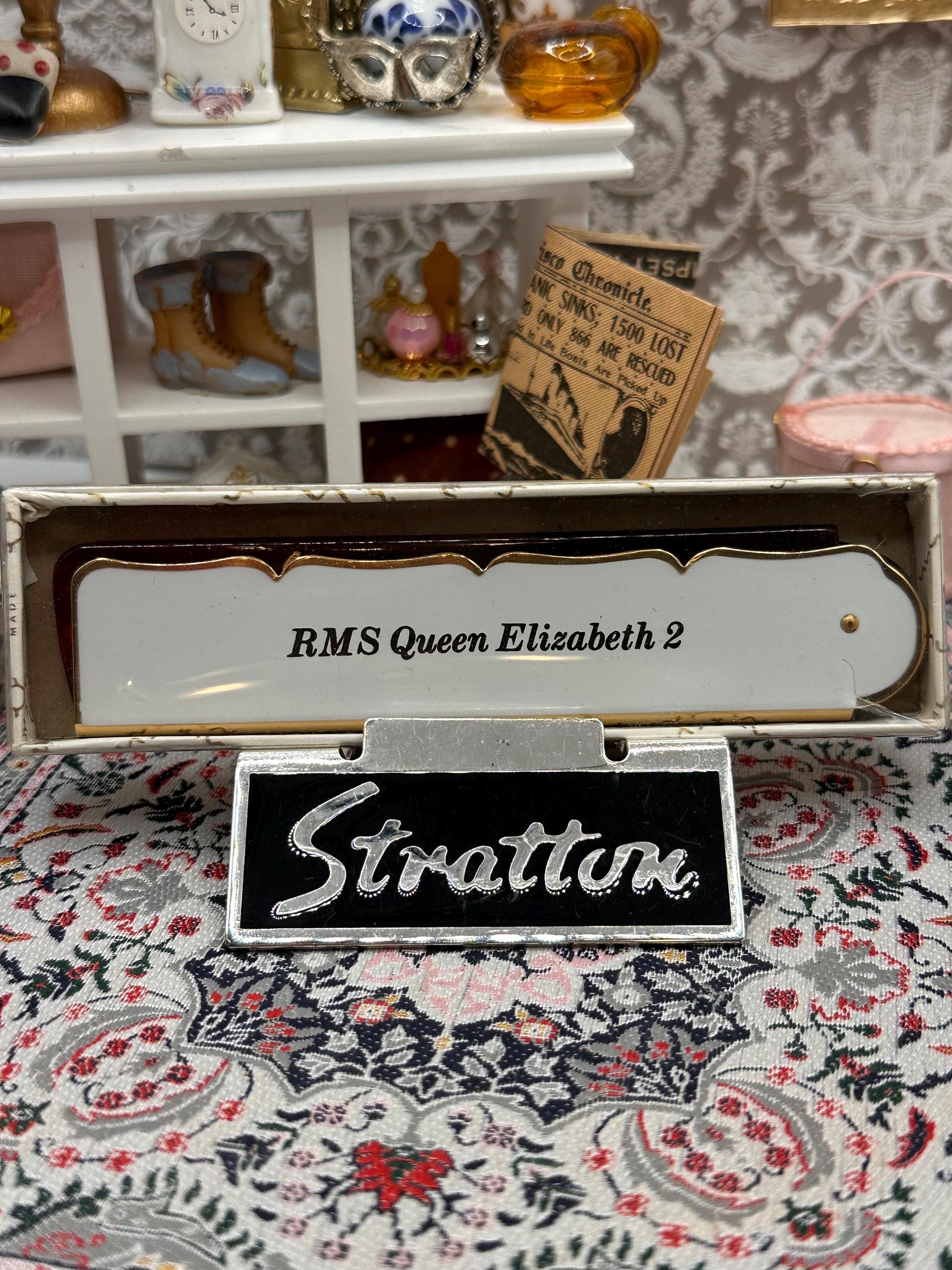 Stratton Folding Comb Queen Elizabeth 2 Souvenir, Gold Tone Engine Turned (10.5cm)