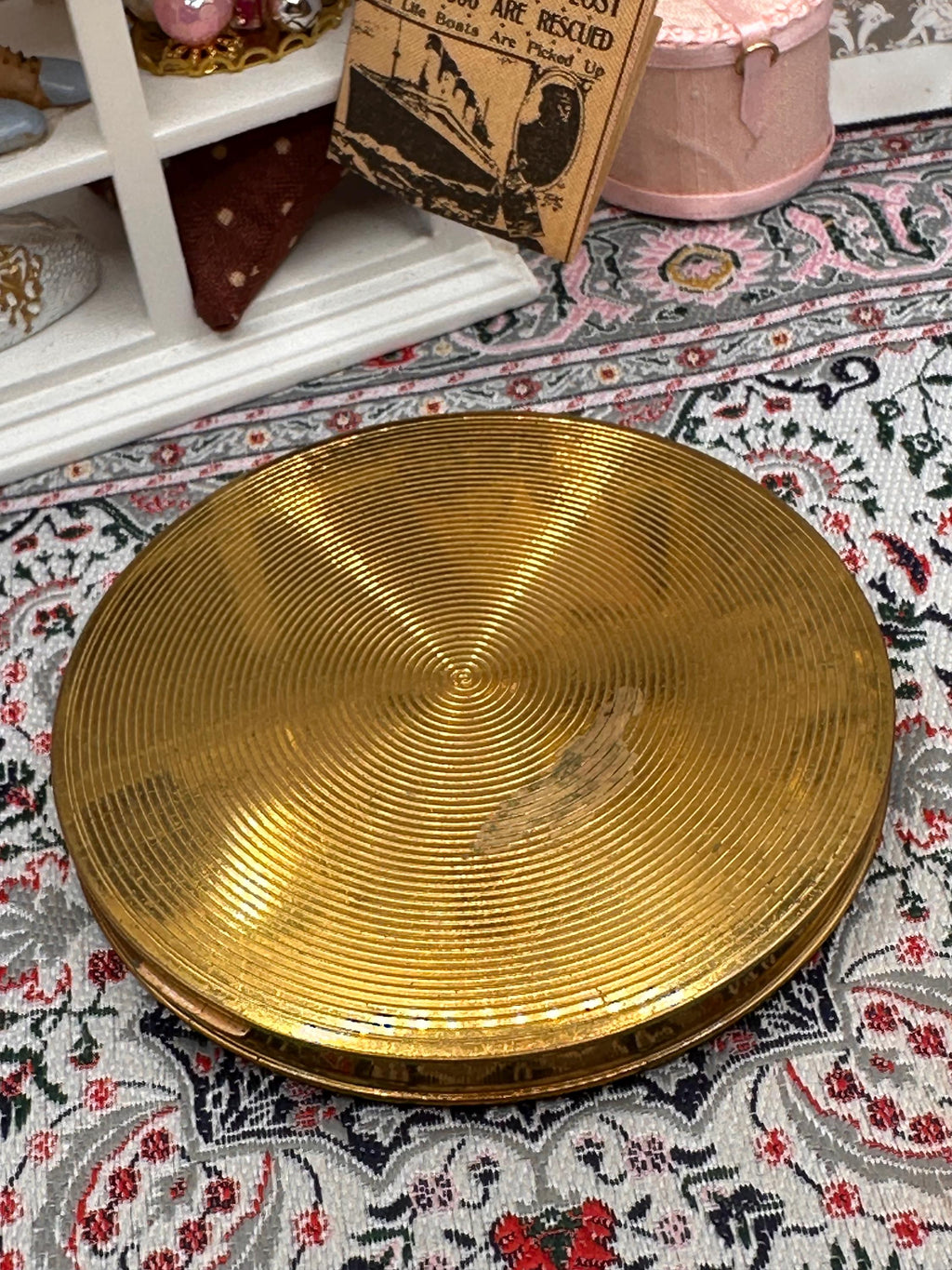 Vintage Vogue Vanities “Persian Legend” Powder Compact c.1940s Gilt Brass Dragon Scene