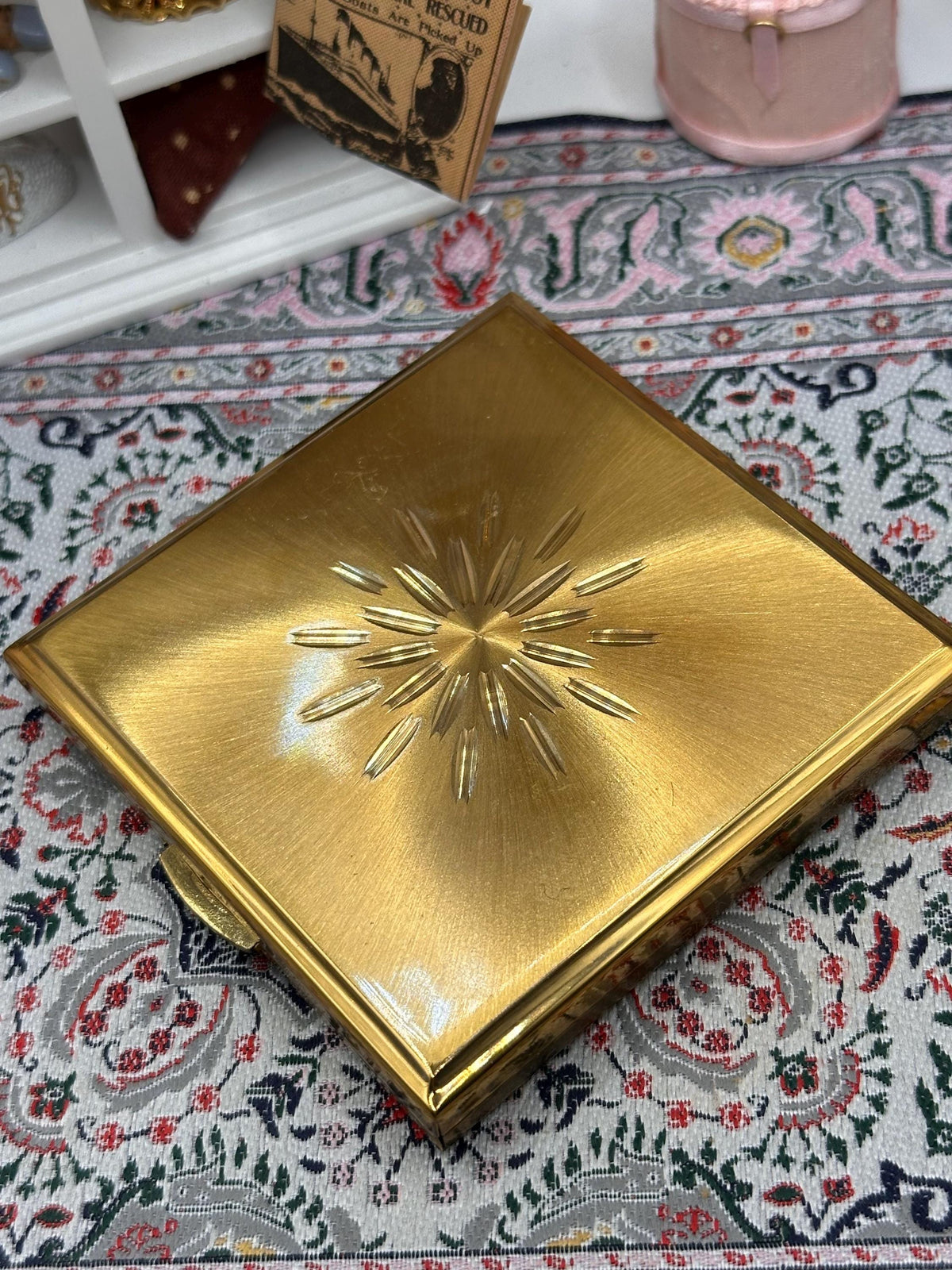 Vintage Kigu Powder Compact: 1950s Gold Tone Starburst Mid Century Vanity Case
