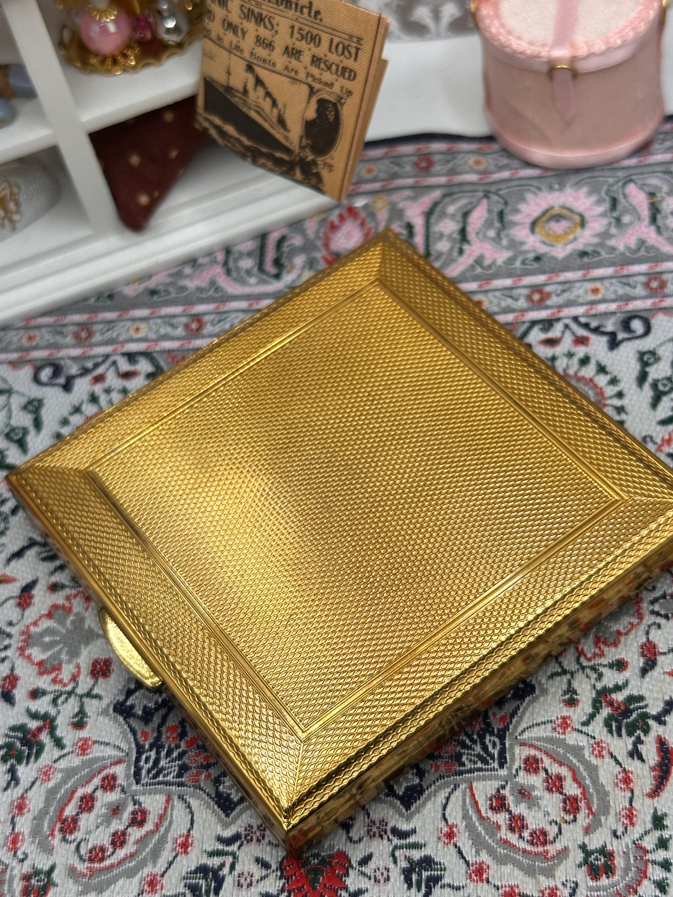 Vintage Kigu Powder Compact: 1950s Gold Tone Starburst Mid Century Vanity Case