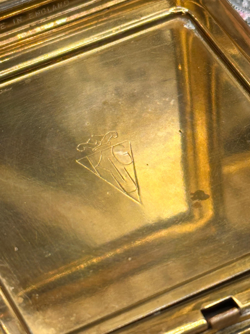 Vintage Kigu Powder Compact: 1950s Gold Tone Engine Turned Floral Border Made England