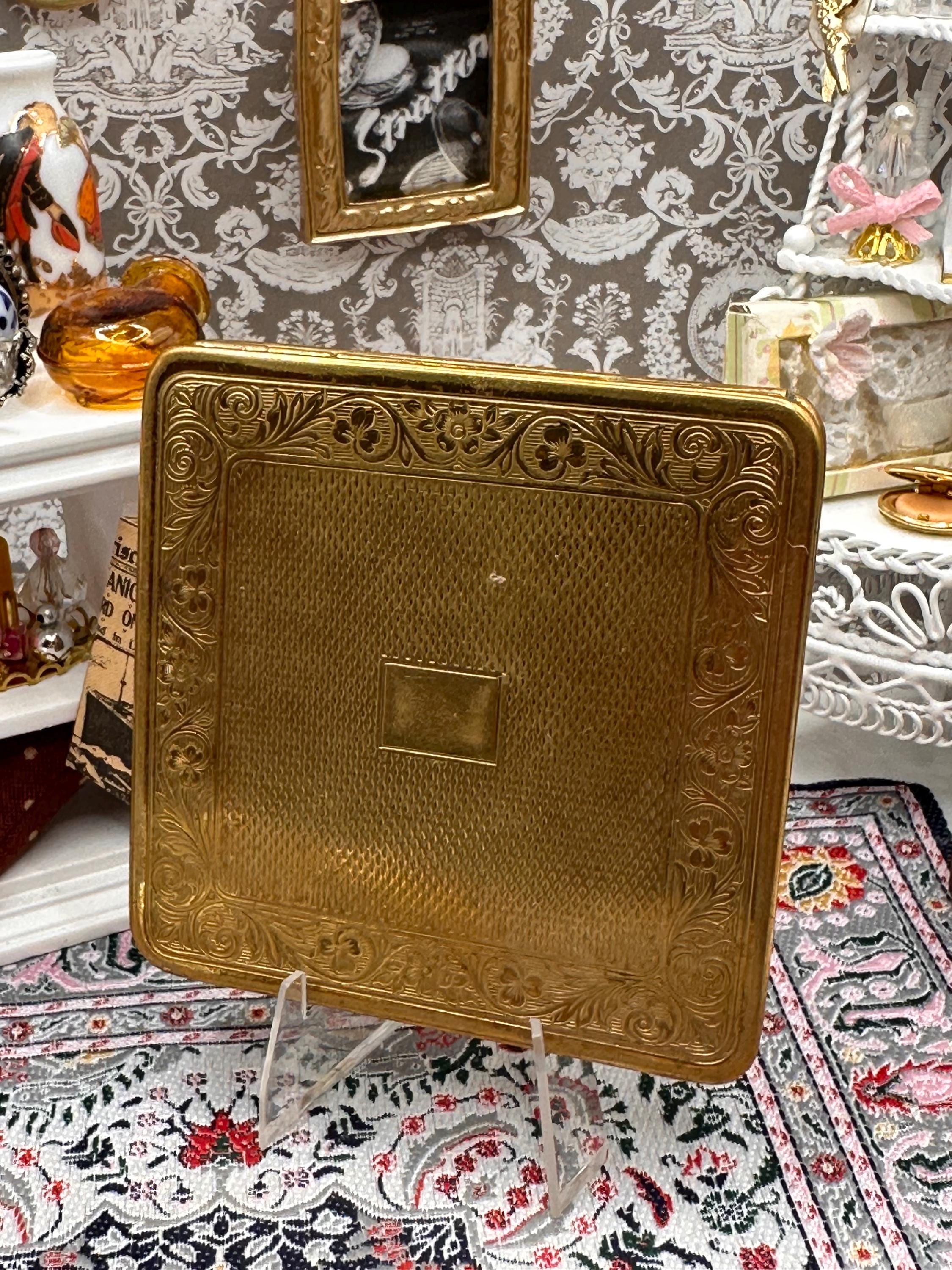 Vintage Kigu Powder Compact: 1950s Gold Tone Engine Turned Floral Border Made England