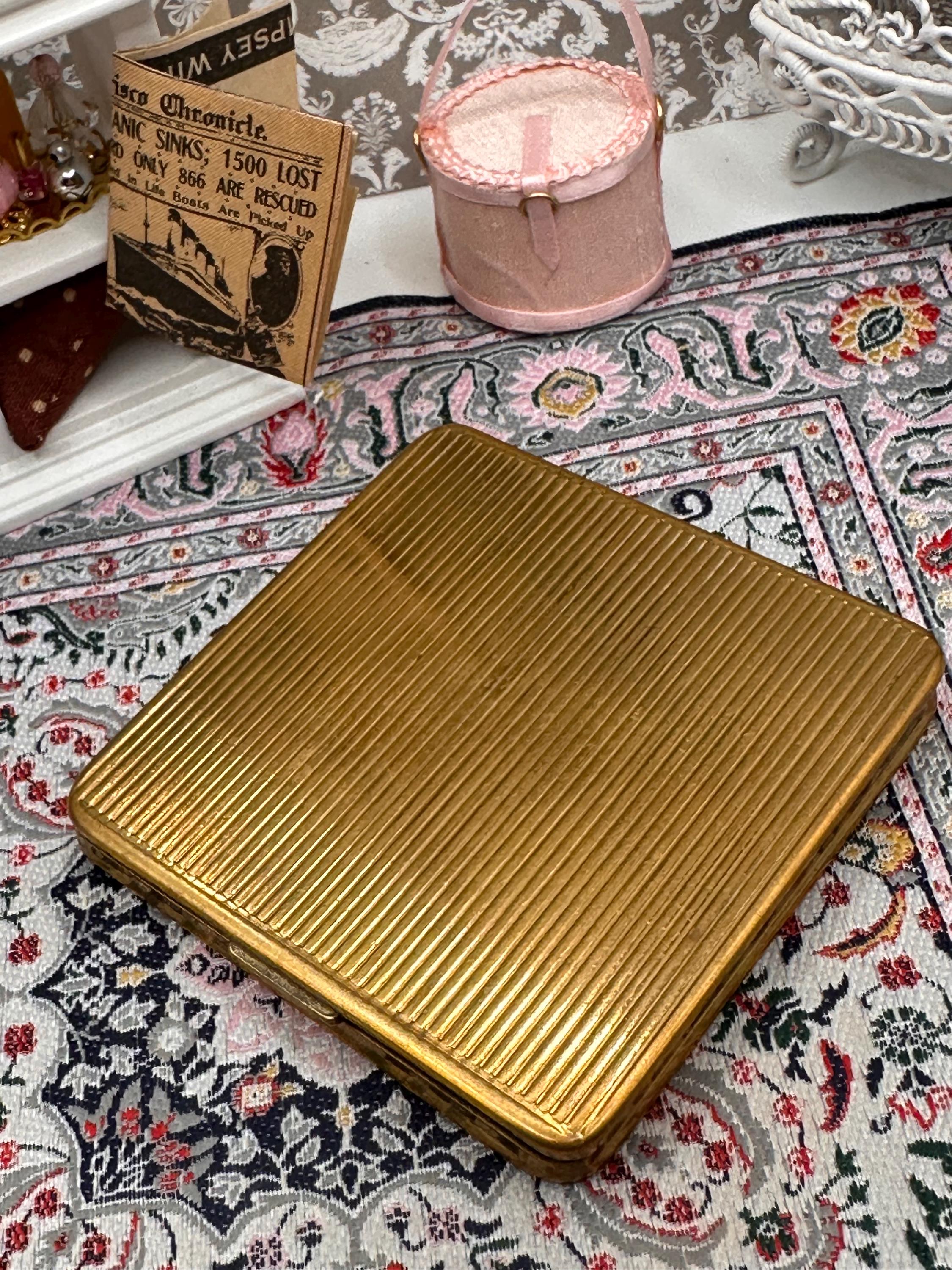 Vintage Kigu Powder Compact: 1950s Gold Tone Engine Turned Floral Border Made England
